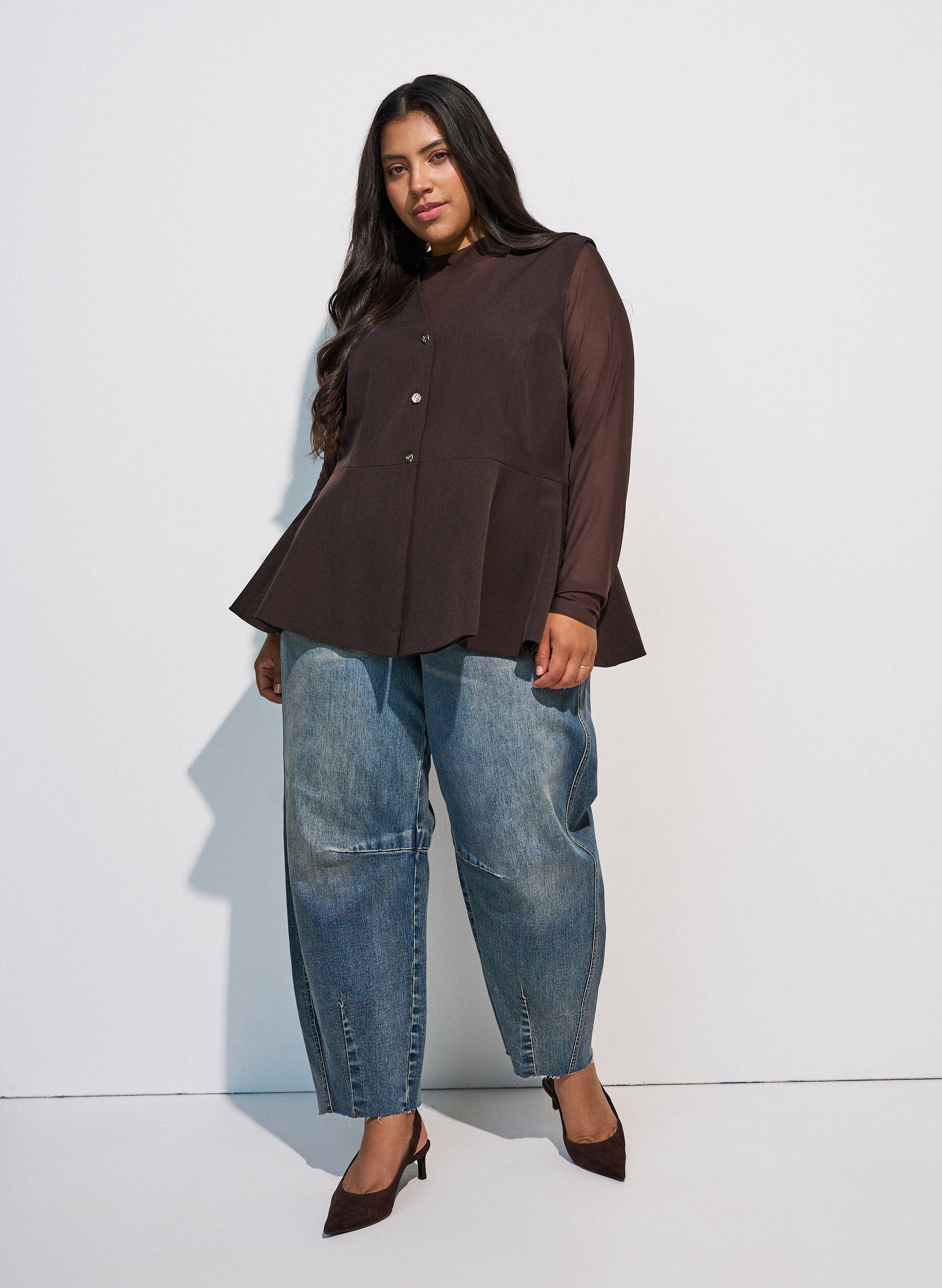 ZizziN&aring;lestribet vest med peplum, Brun, Model image number 1