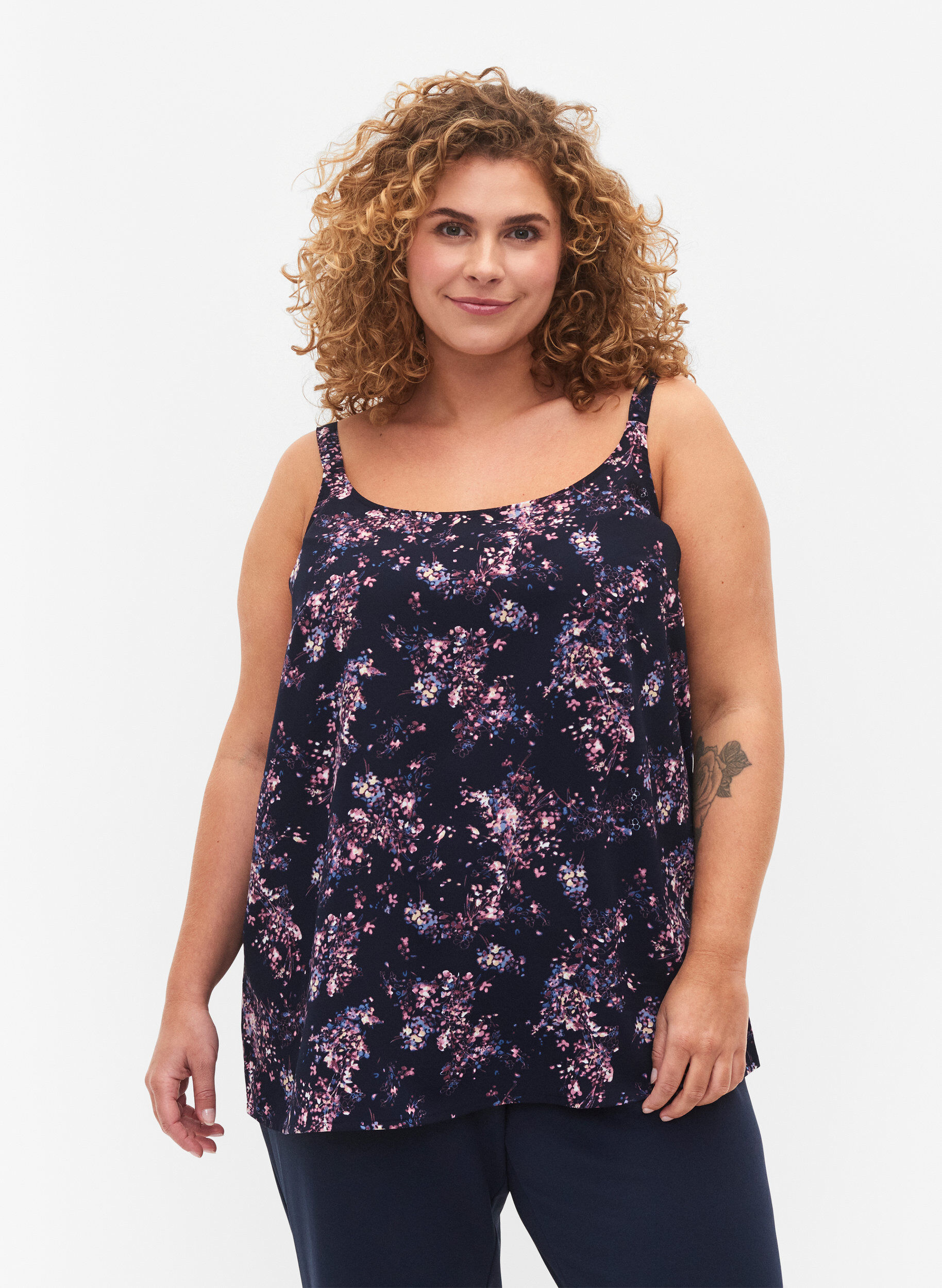 Zizzi FLASH - Top med print, Navy Rose Flower, Model image number 0