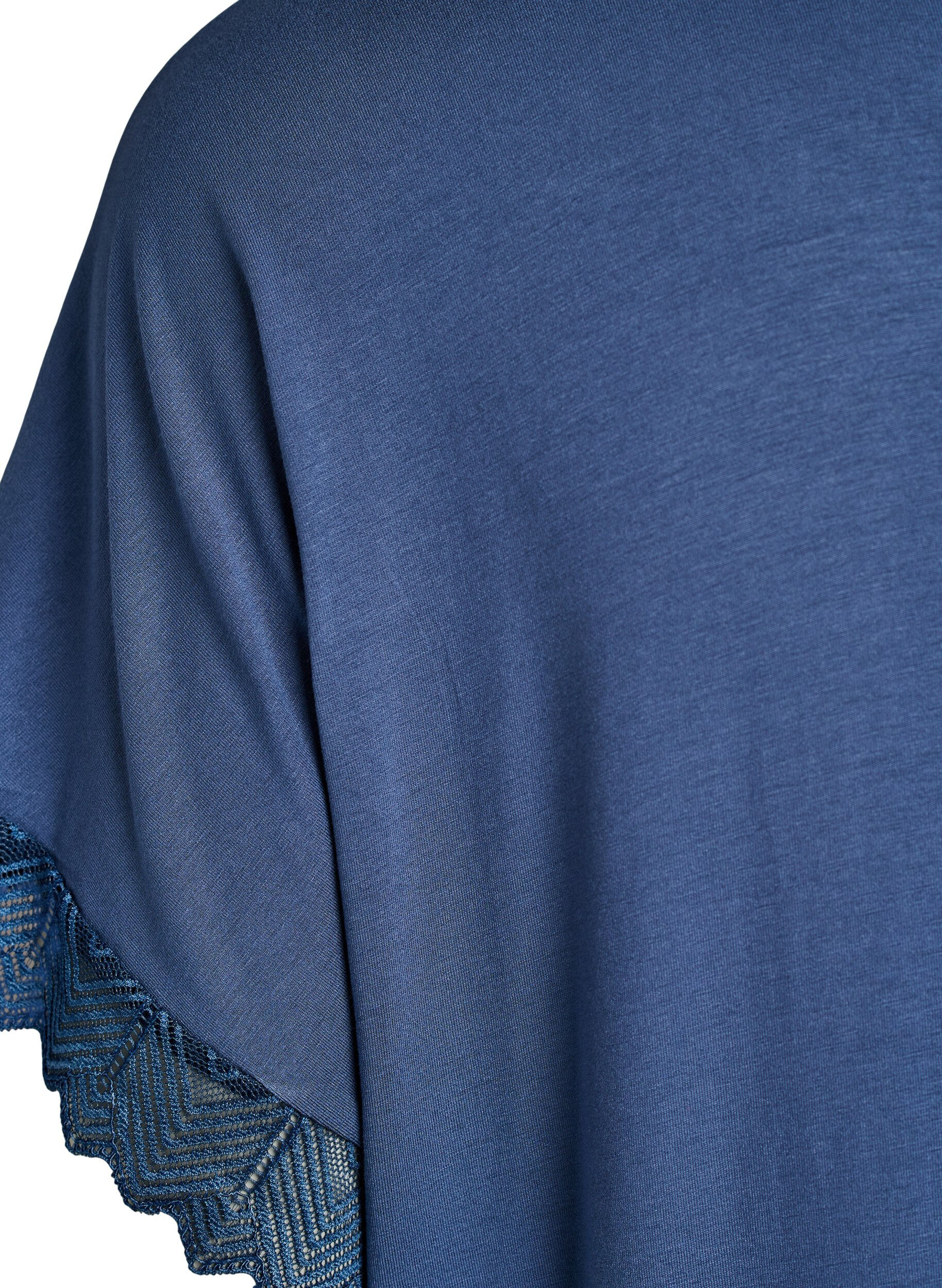 Zizzi Natkjole i viskose med korte &aelig;rmer og blondekanter, Bl&aring;, Packshot image number 3