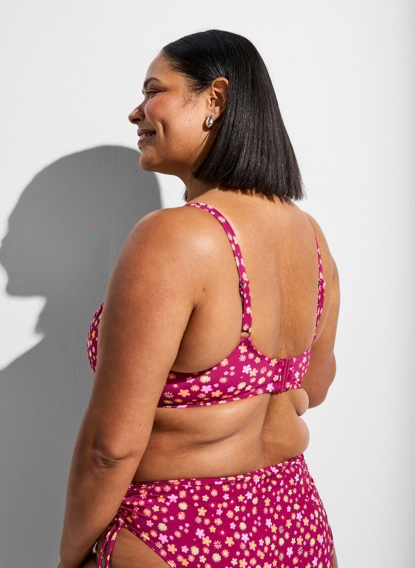 Bikini bh med b&oslash;jle og bindeb&aring;nd, R&oslash;d, Model image number 2