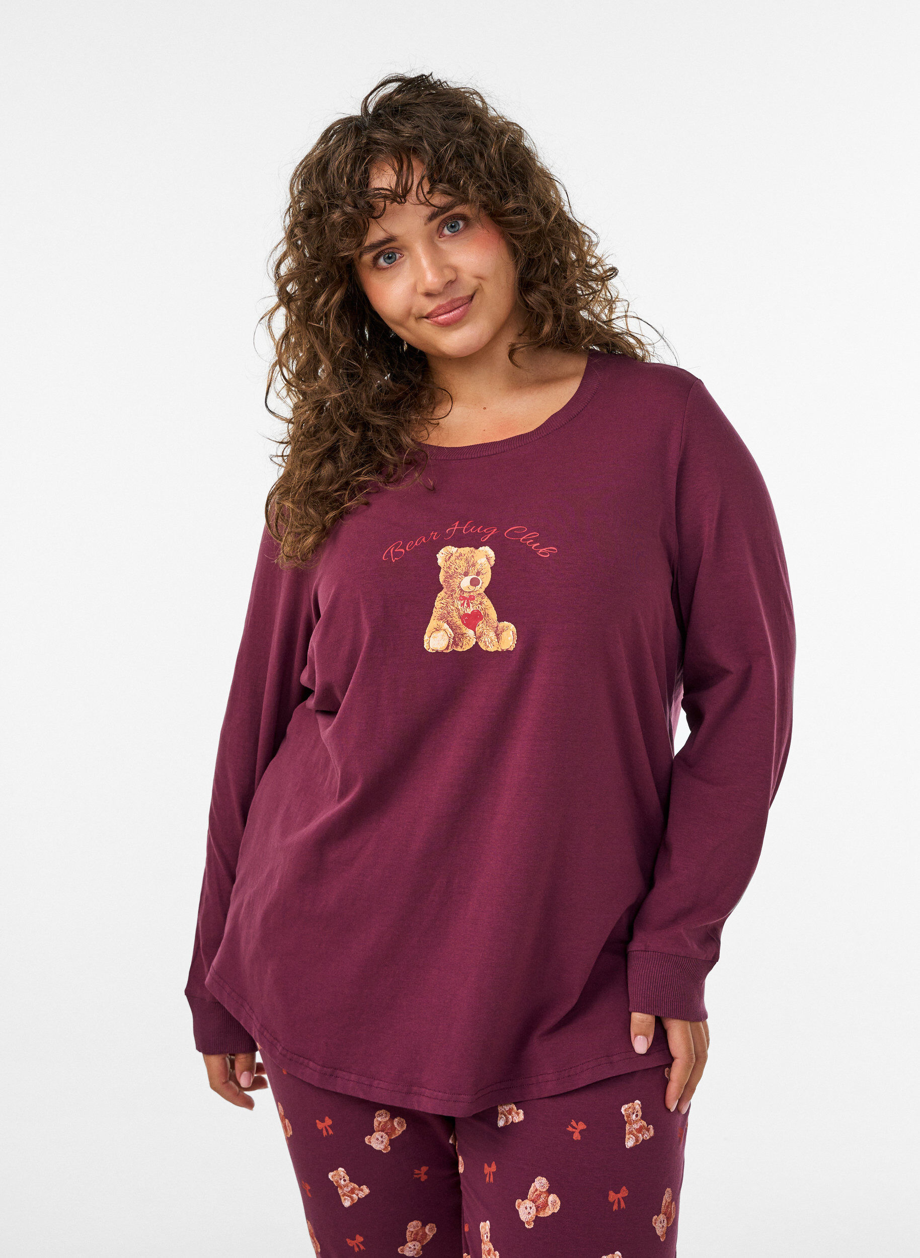 Natbluse med print, R&oslash;d, Model