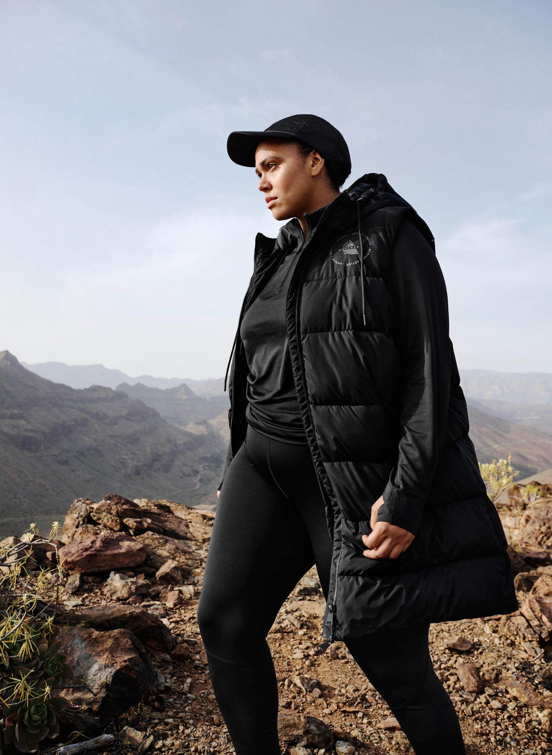 Zizzi Sporty vest med h&aelig;tte og lommer, Black, Image image number 1