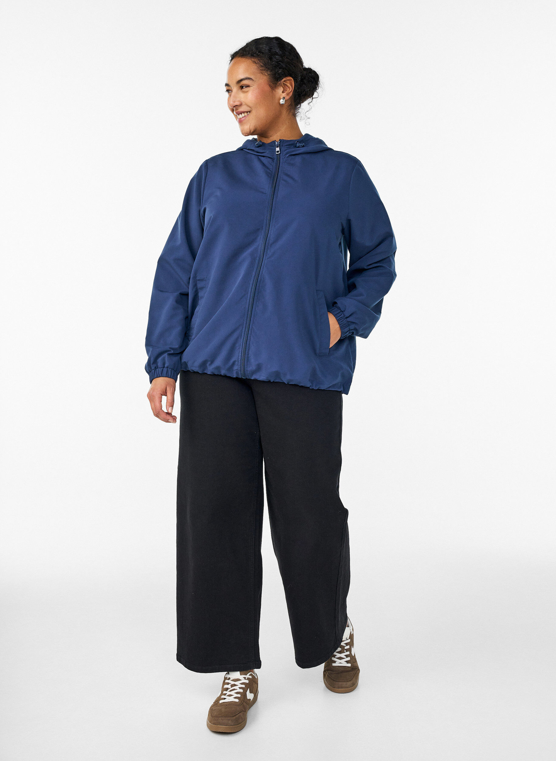 ZizziLet jakke med h&aelig;tte og lynl&aring;s, Bl&aring;, Model image number 1