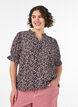 Blomstret viscosebluse med korte &aelig;rmer og smockdetaljer, Bl&aring;, Model image number 0
