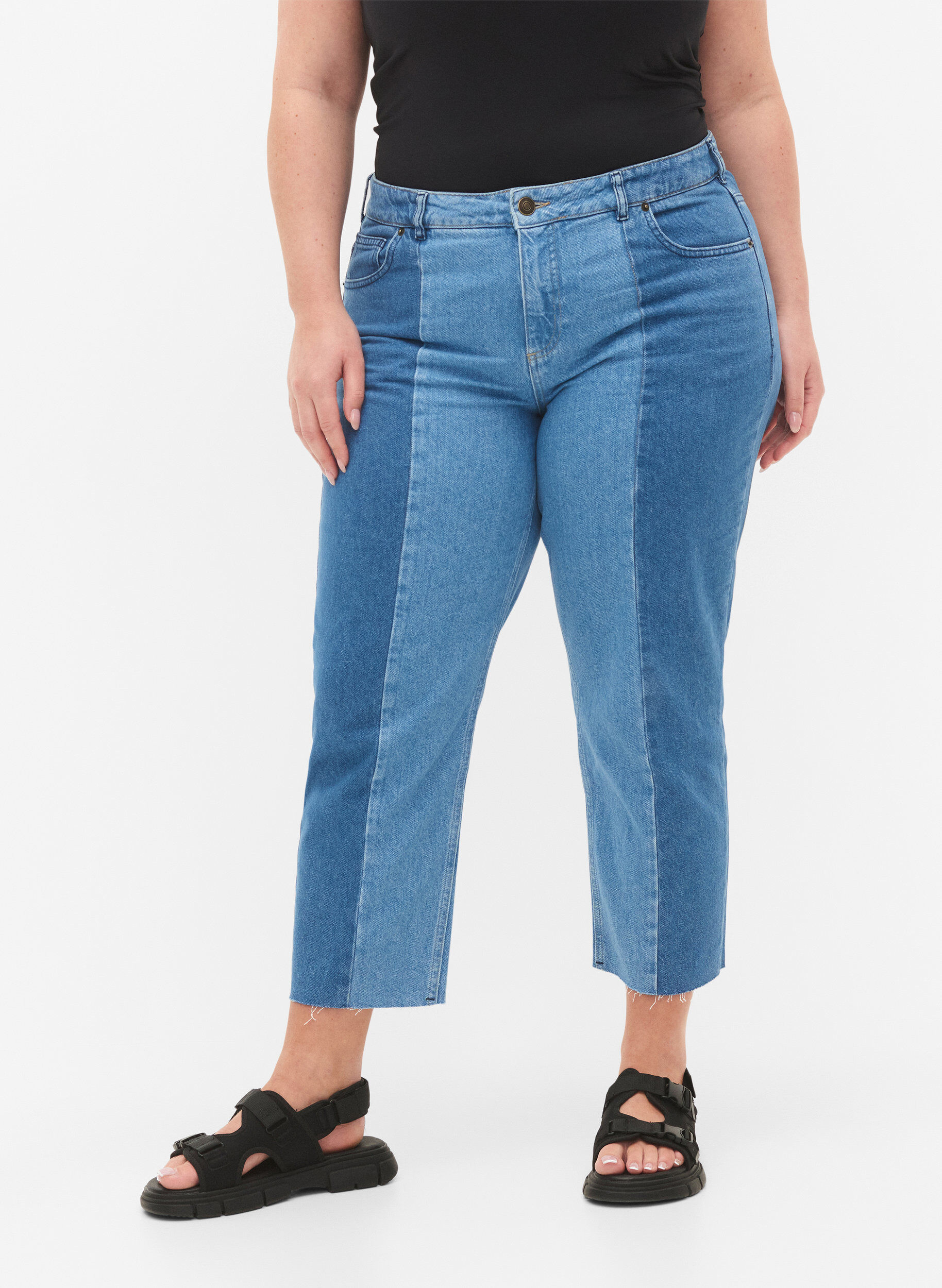 Zizzi Cropped Vera jeans med colorblock, Blue denim, Model image number 2