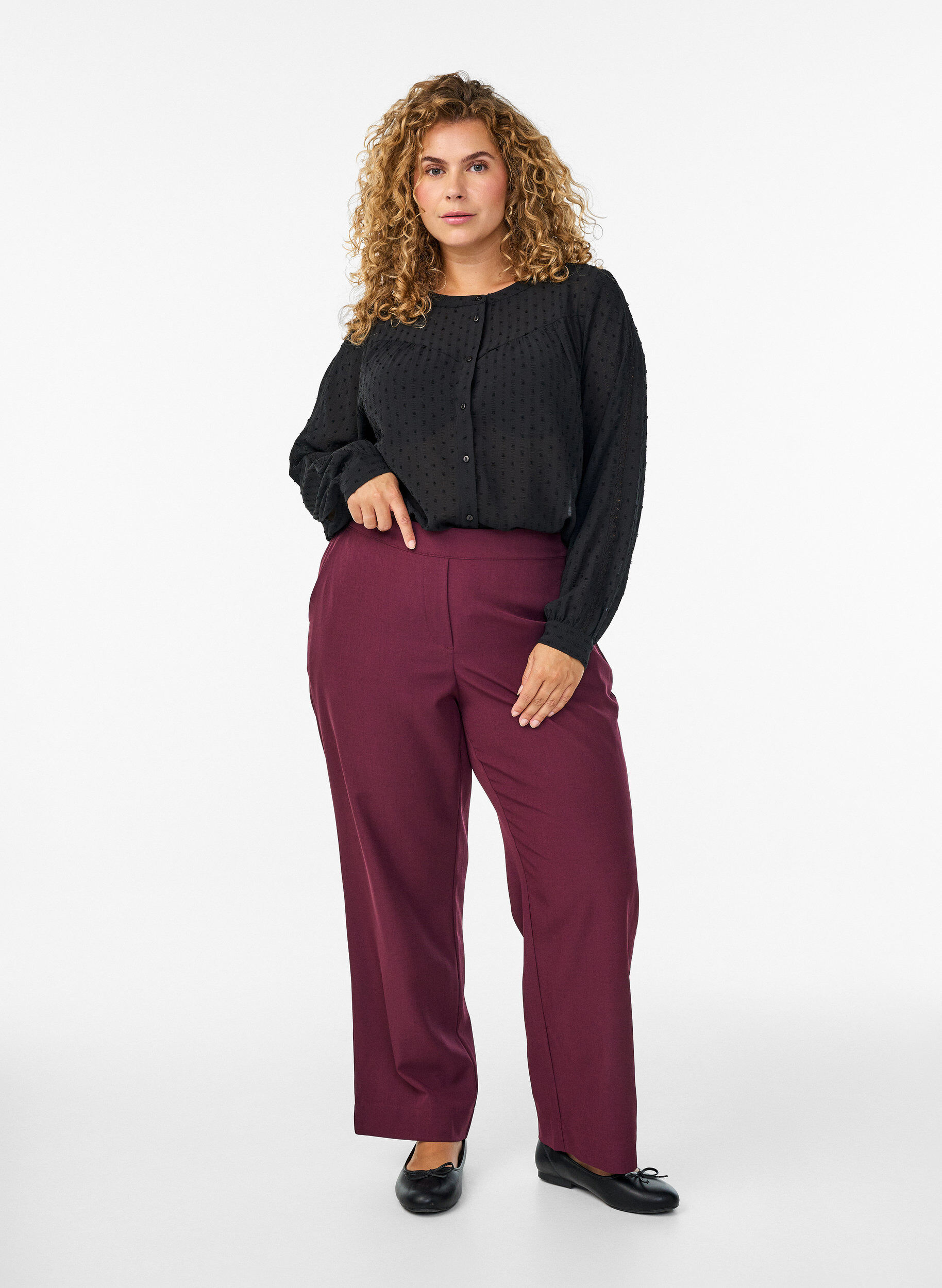 Zizzi Skjortebluse med prikket struktur og broderidetaljer, Sort, Model image number 1