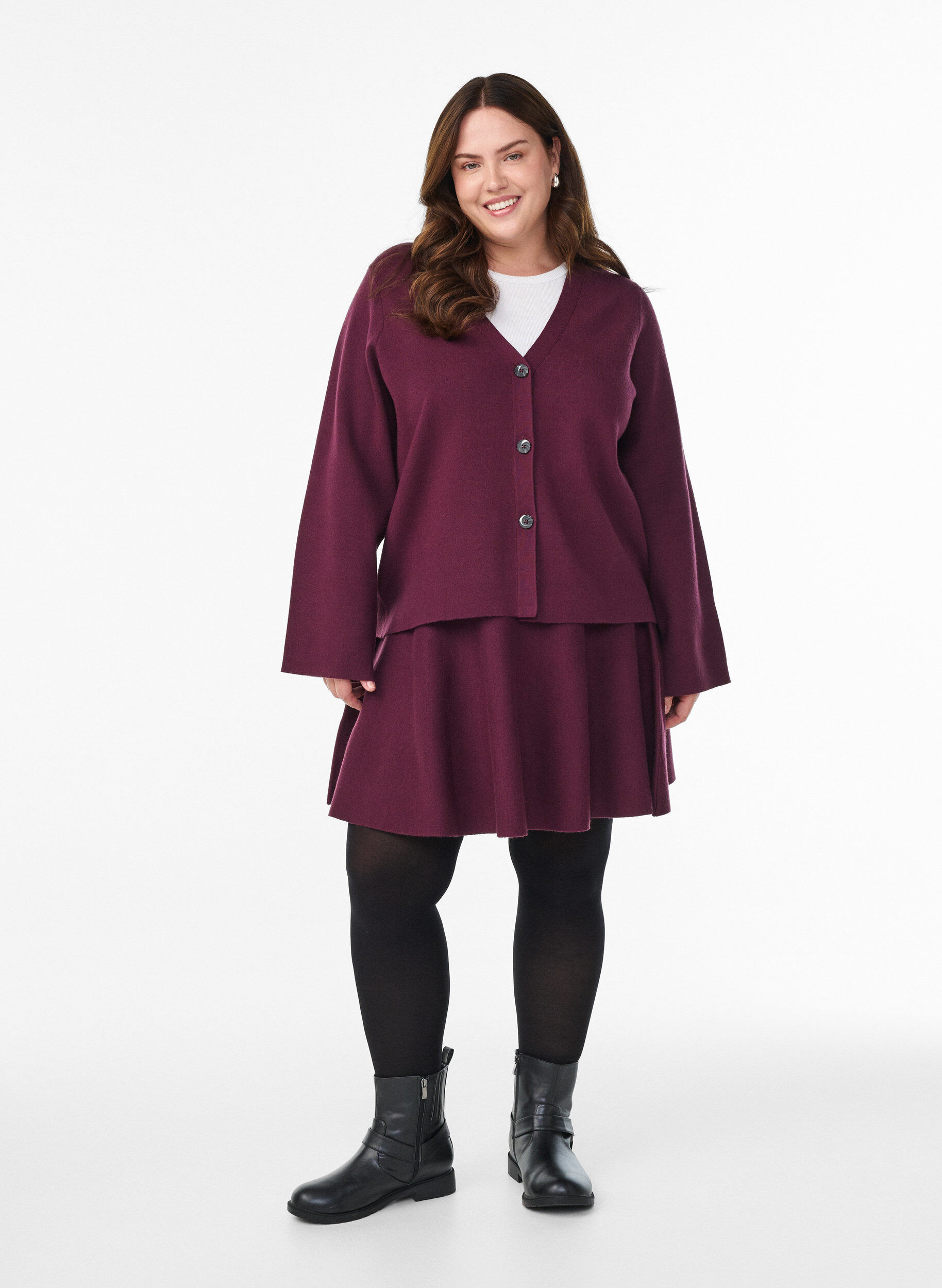 Zizzi Kort striknederdel med A-facon, M&oslash;rk Bordeaux, Model image number 1