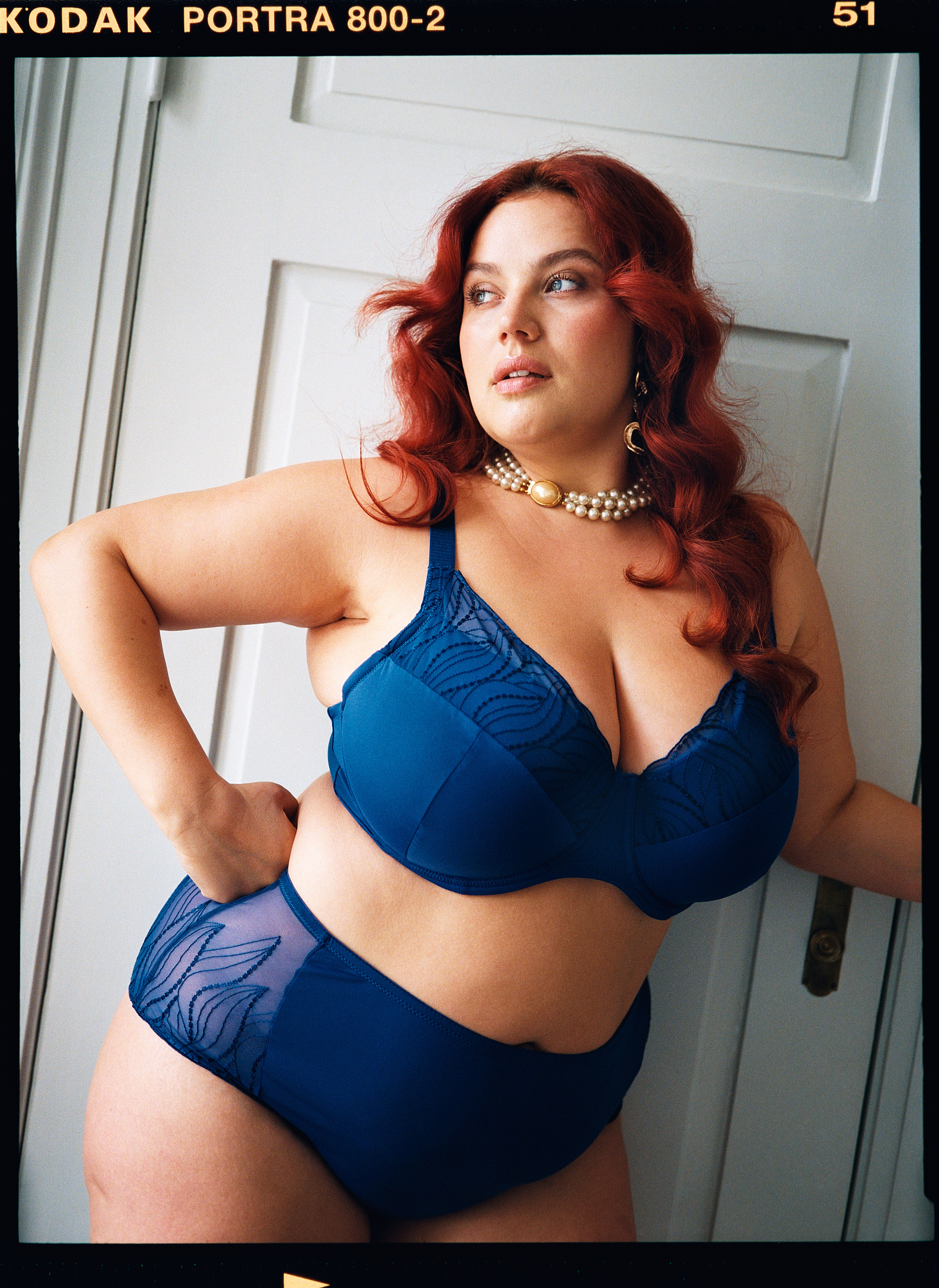 S&aelig;t i bl&aring; med smukke detaljer, , Model