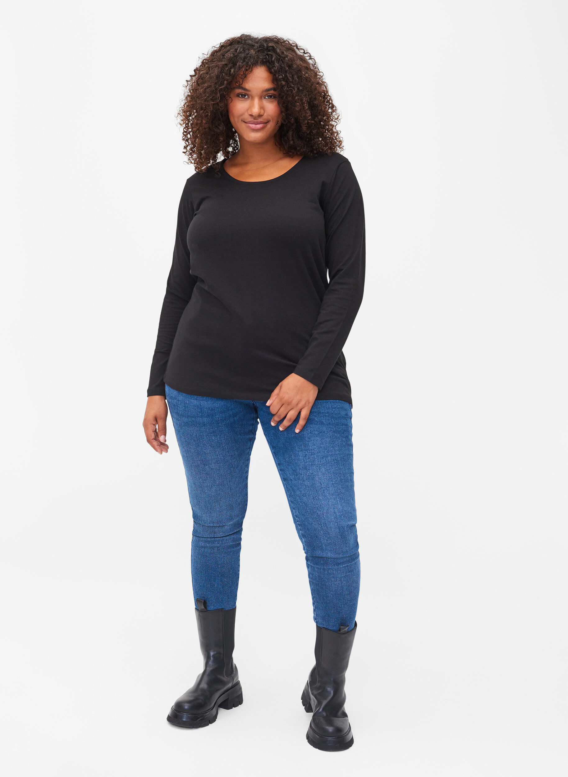 Zizzi Ensfarvet basis bluse i bomuld, Solid Black, Model image number 2
