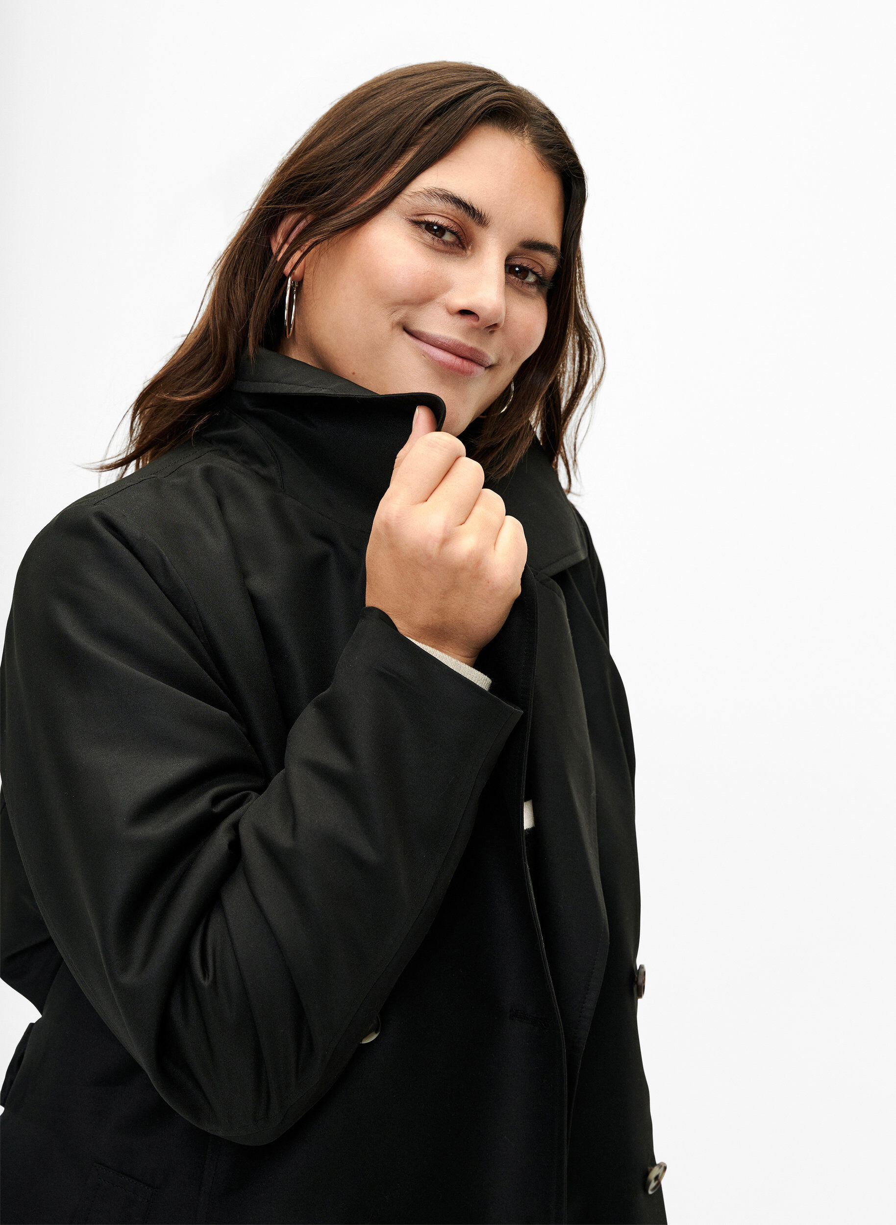 Zizzi Kort trenchcoat med b&aelig;lte, Sort, Model image number 3