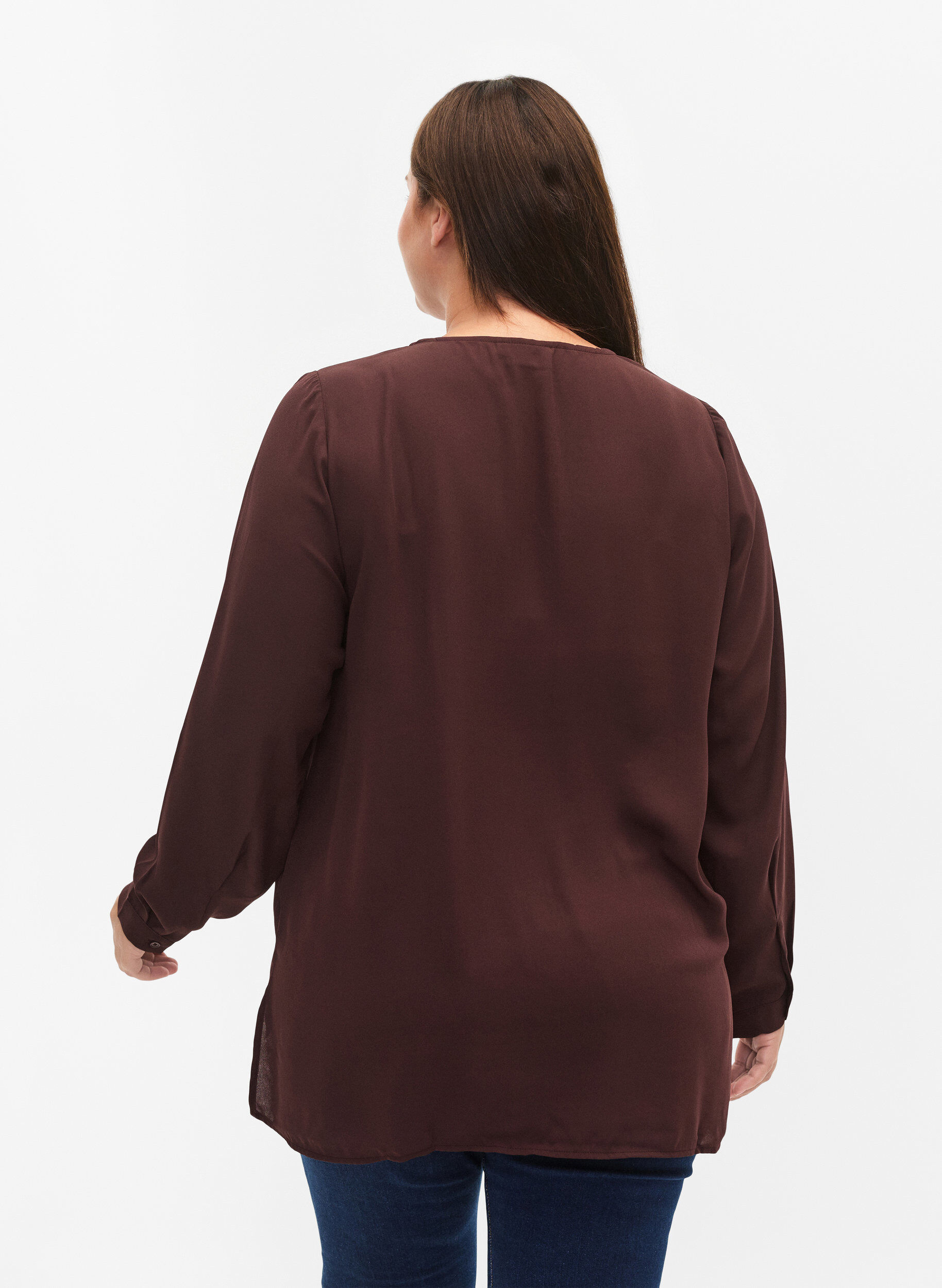 Zizzi Ensfarvet skjorte med v-udsk&aelig;ring, Fudge, Model image number 1