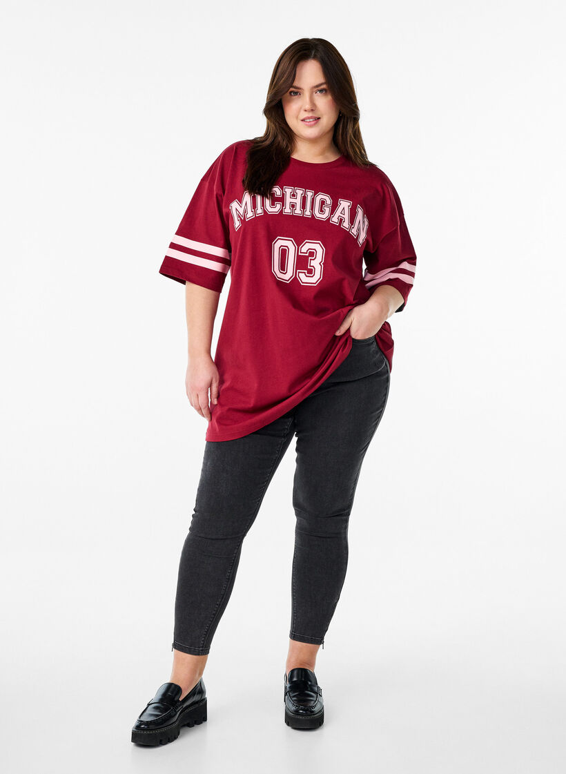 Sporty oversize college t-shirt, R&oslash;d, Model image number 1