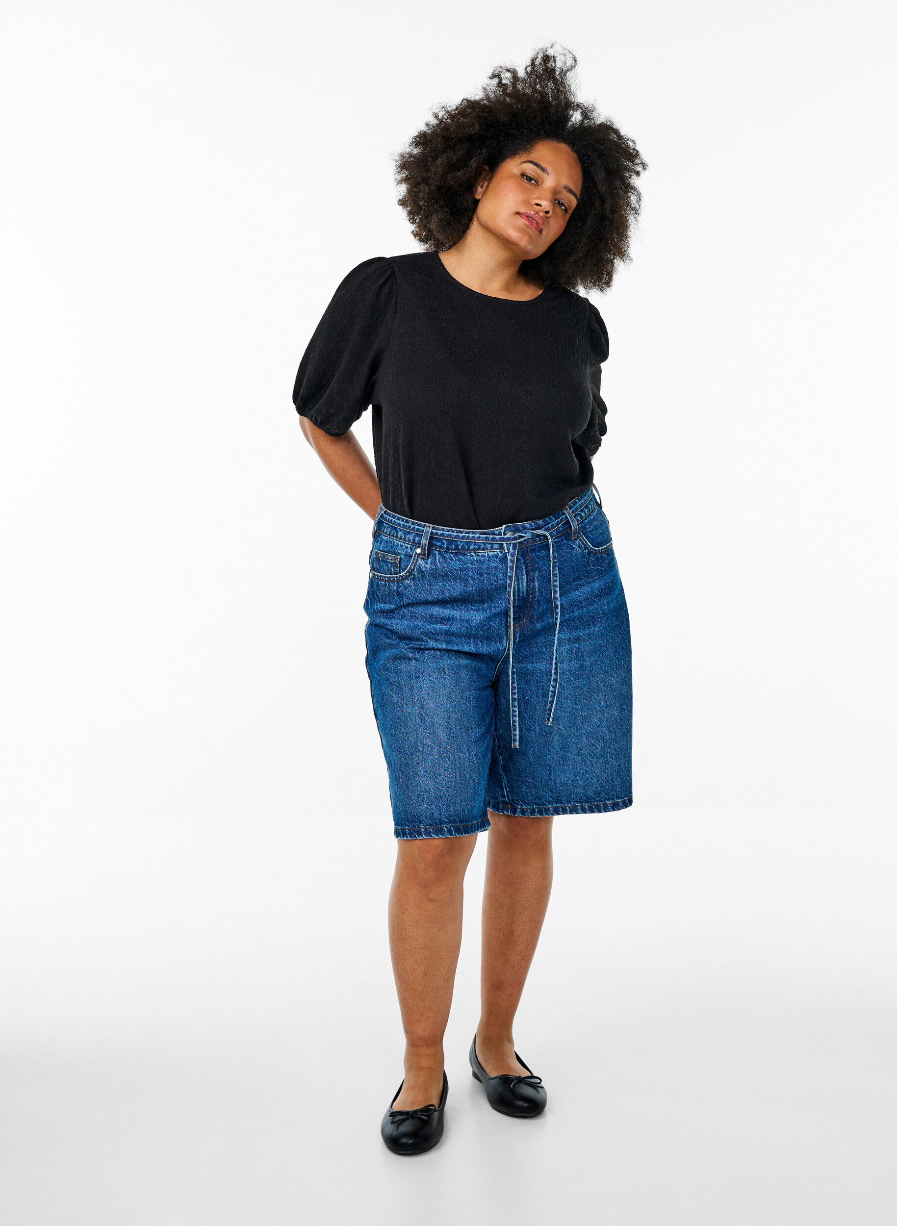 ZizziBluse med struktur og korte &aelig;rmer, Sort, Model image number 1