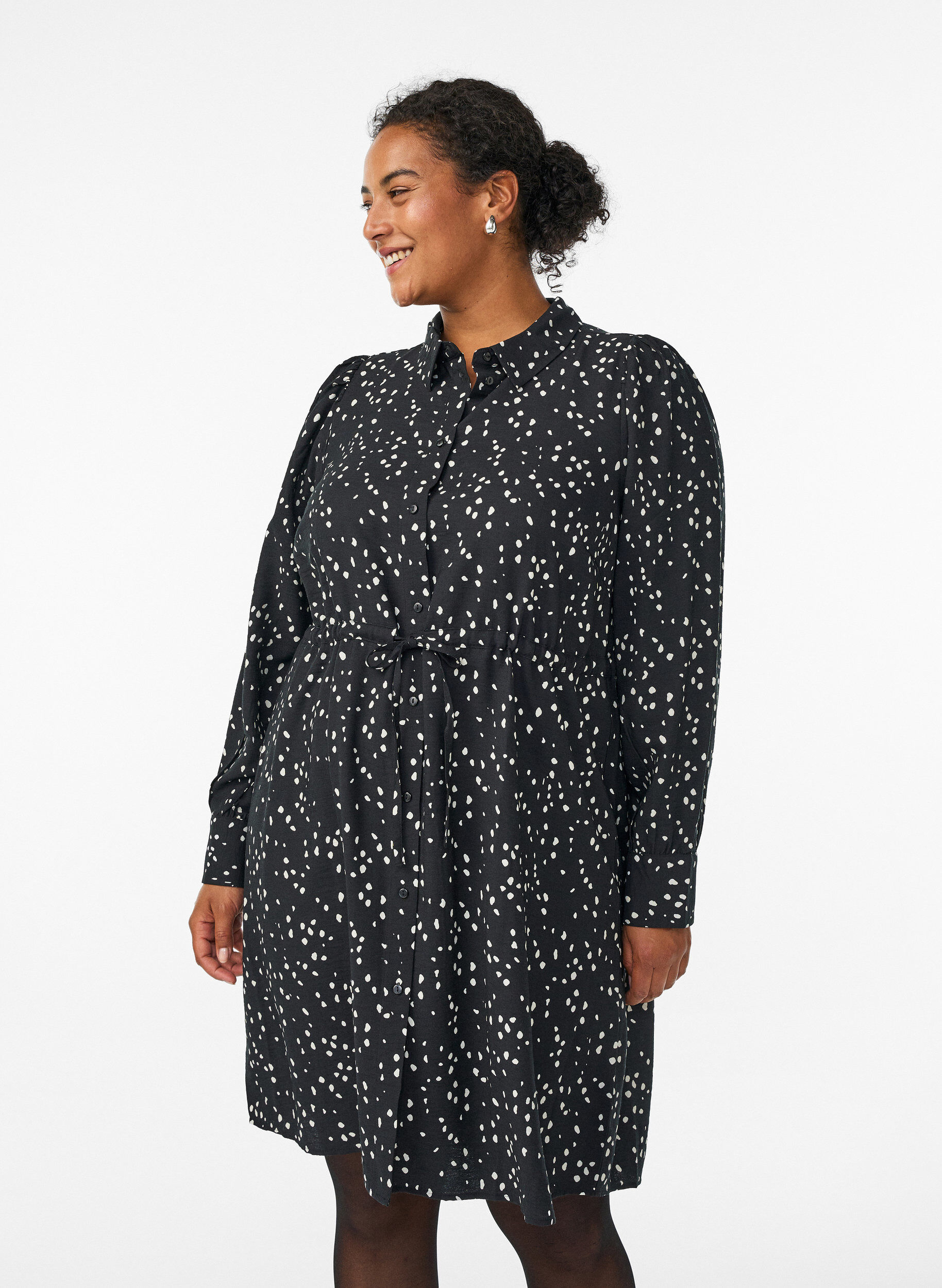 Zizzi Skjortekjole med bindeb&aring;nd og print, Sort, Model image number 0