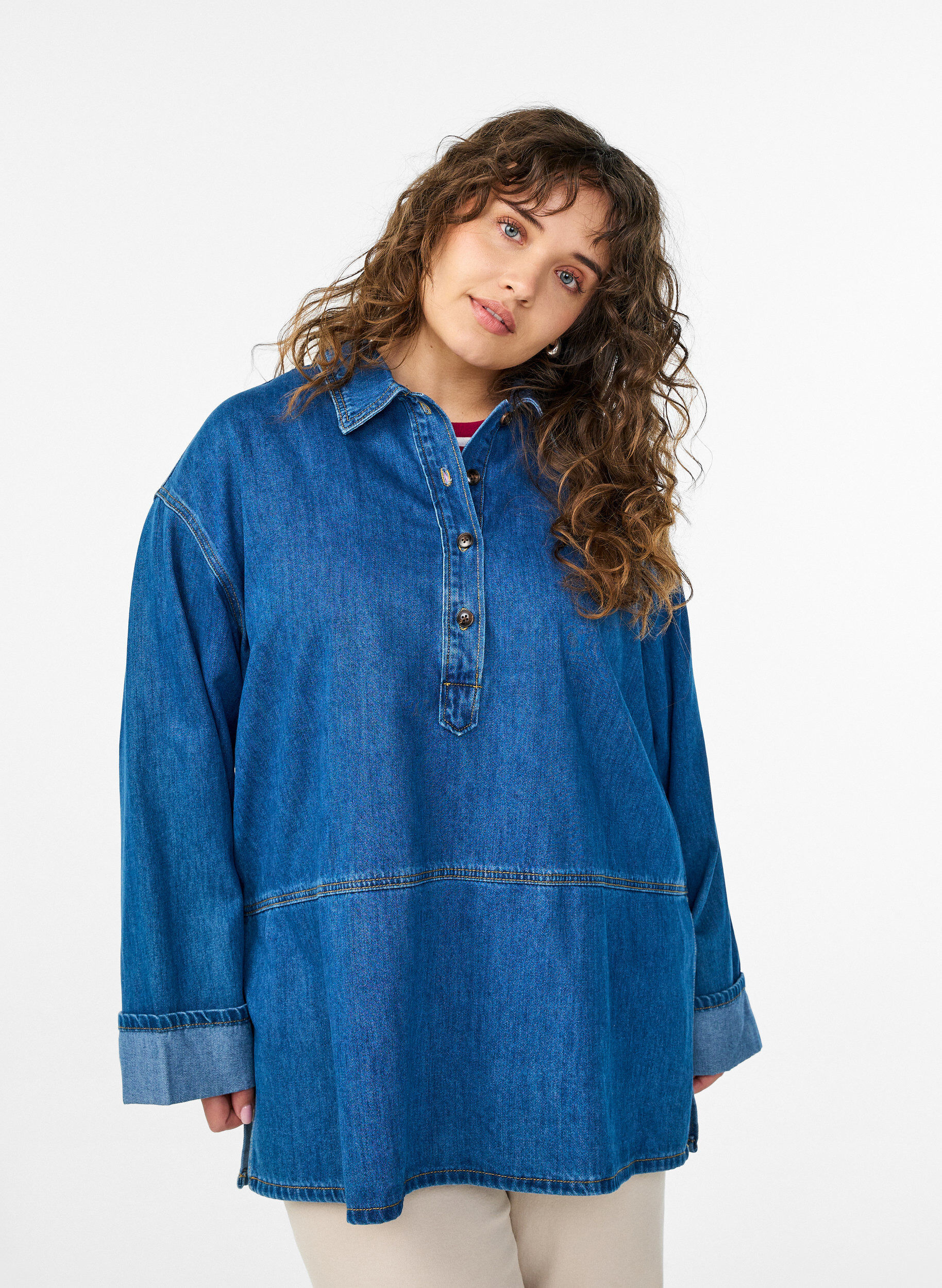 Zizzi L&oslash;s denimbluse med krave og knapstolpe, Bl&aring;, Model image number 0