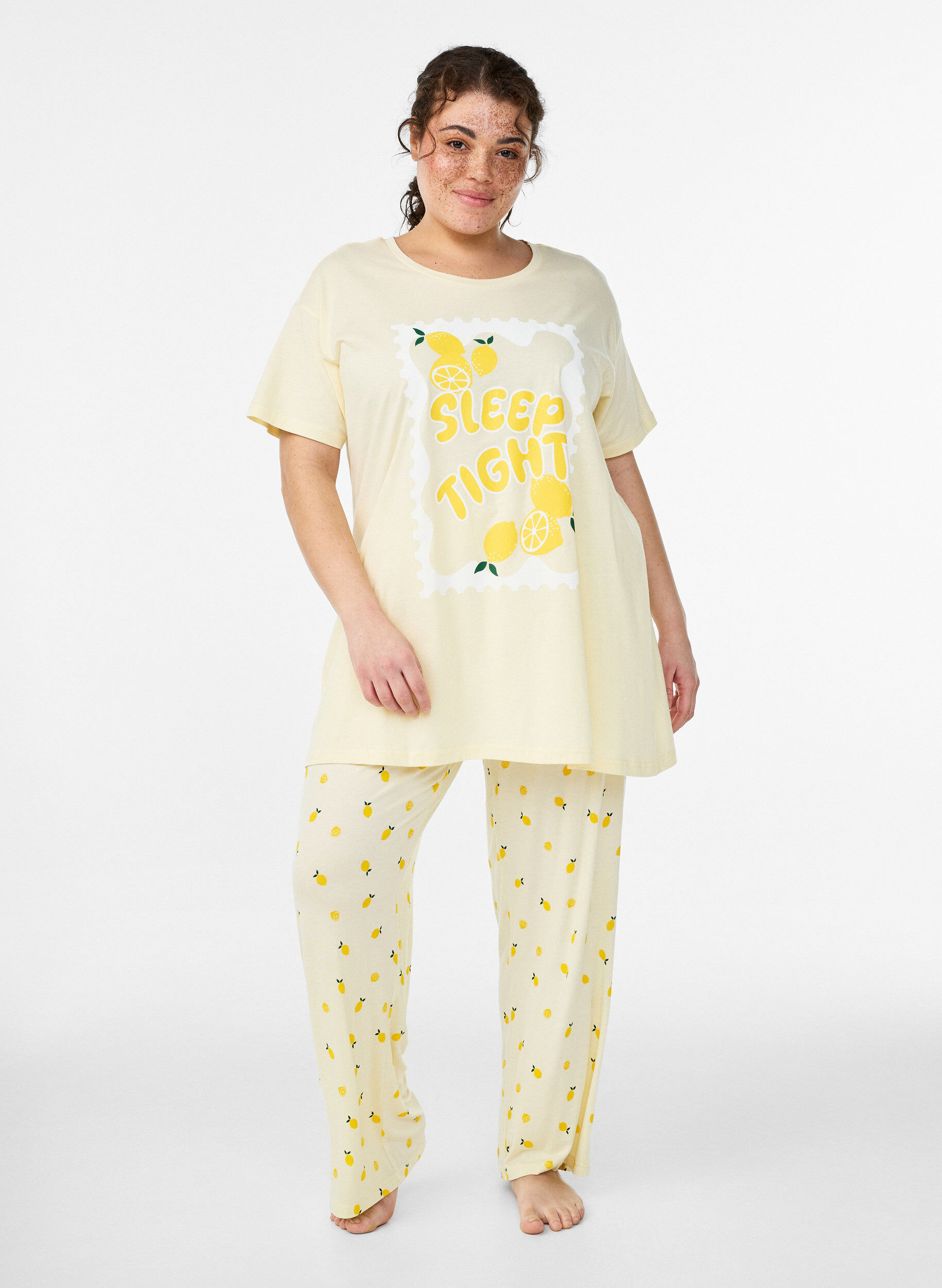 Natbukser i bl&oslash;d jersey med h&oslash;j talje og frugtprint, Gul, Model