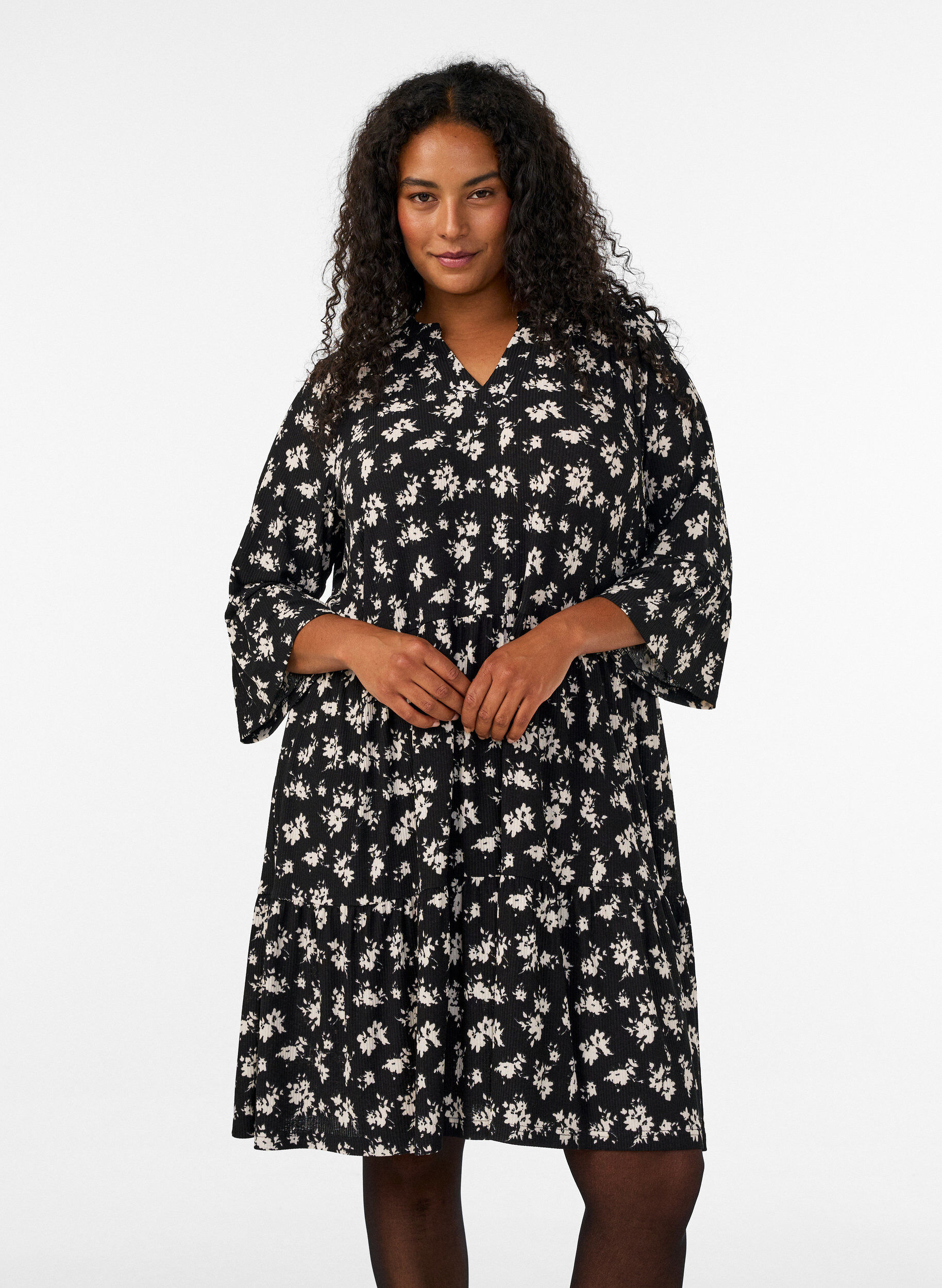 Kort jerseykjole med all-over print og A-form, Sort, Model