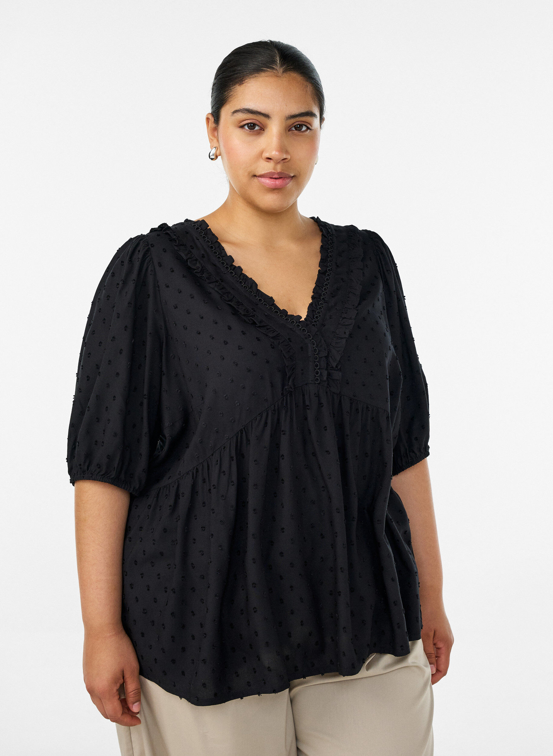ZizziBluse i viskose med prikket struktur og V-udsk&aelig;ring, Sort, Model image number 0