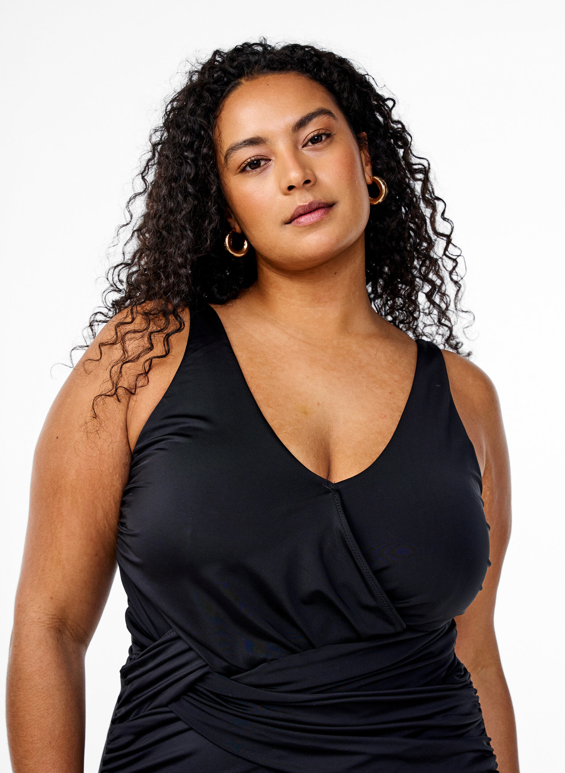 Zizzi Badedragt med draperet krydsdetalje, Sort, Model image number 2