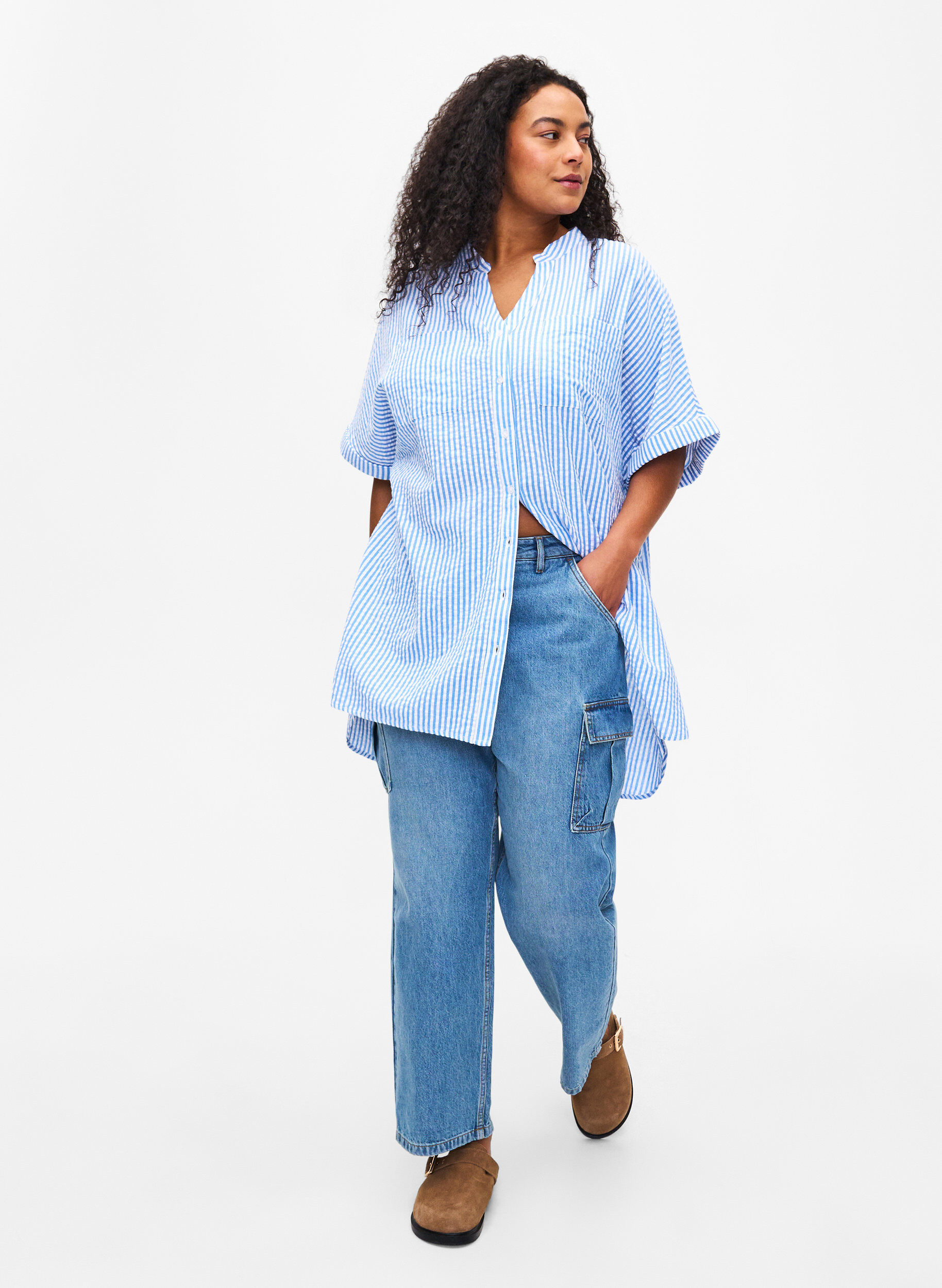 Zizzi Stribet skjorte med brystlommer, Light Blue Stripe , Model image number 2