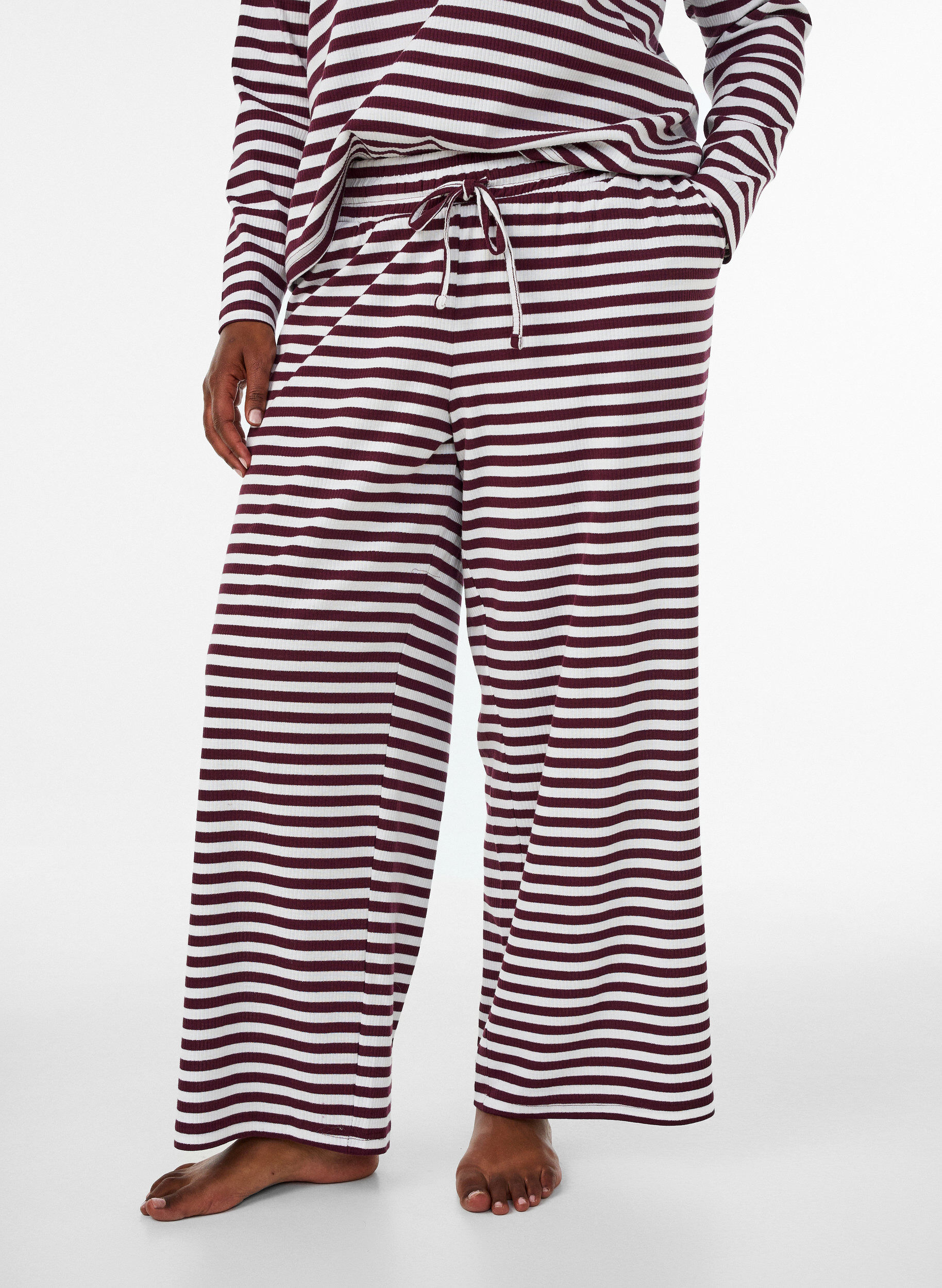 ZizziStribede natbukser med h&oslash;j talje og brede ben, R&oslash;d, Model image number 2