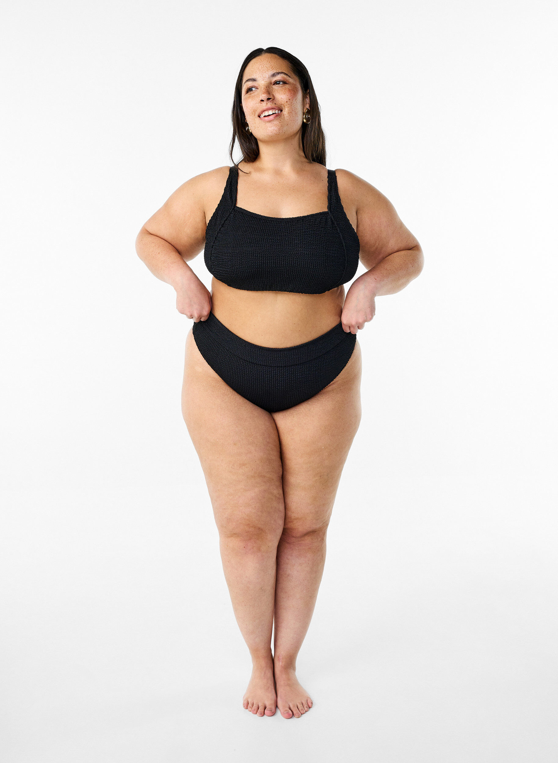 Zizzi Crepe bikini top med justerbare stropper, Sort, Model image number 1