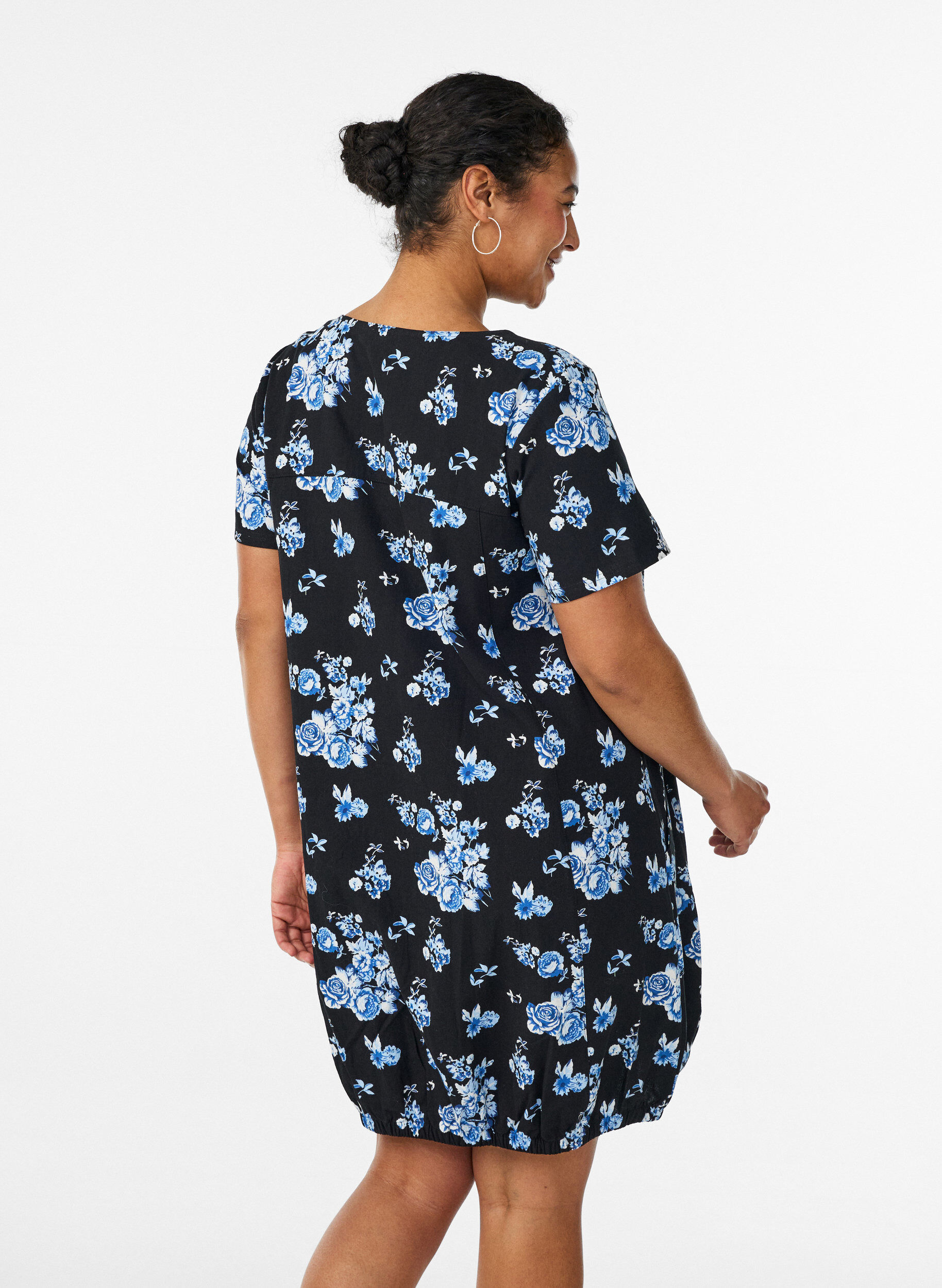 Zizzi Kort&aelig;rmet bomuldskjole med print, Sort, Model image number 2