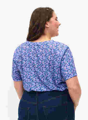 FLASH - Printet t-shirt med v-hals, Blue Rose Ditsy, Model image number 1