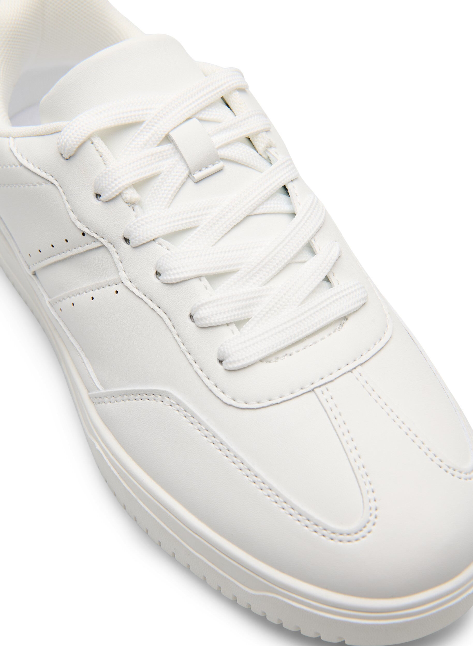 Zizzi Wide fit - Imiteret l&aelig;der sneaker med syningsdetaljer, Hvid, Packshot image number 3