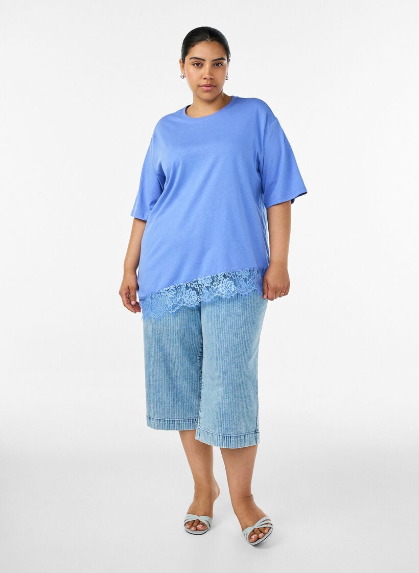 T-shirt med asymmetrisk blondekant, Lilla, Model image number 1