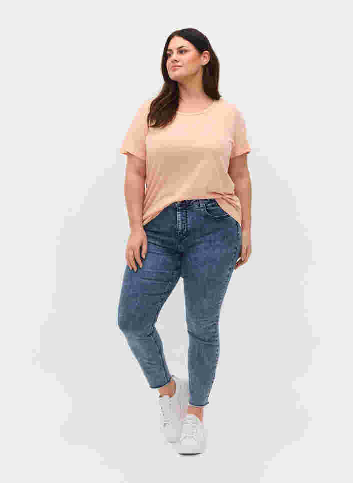Cropped Amy jeans med nitter i sidesøm, L.Blue Stone Wash, Model