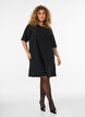 Kort A-formet kjole med glimmerstriber, Sort, Model image number 1