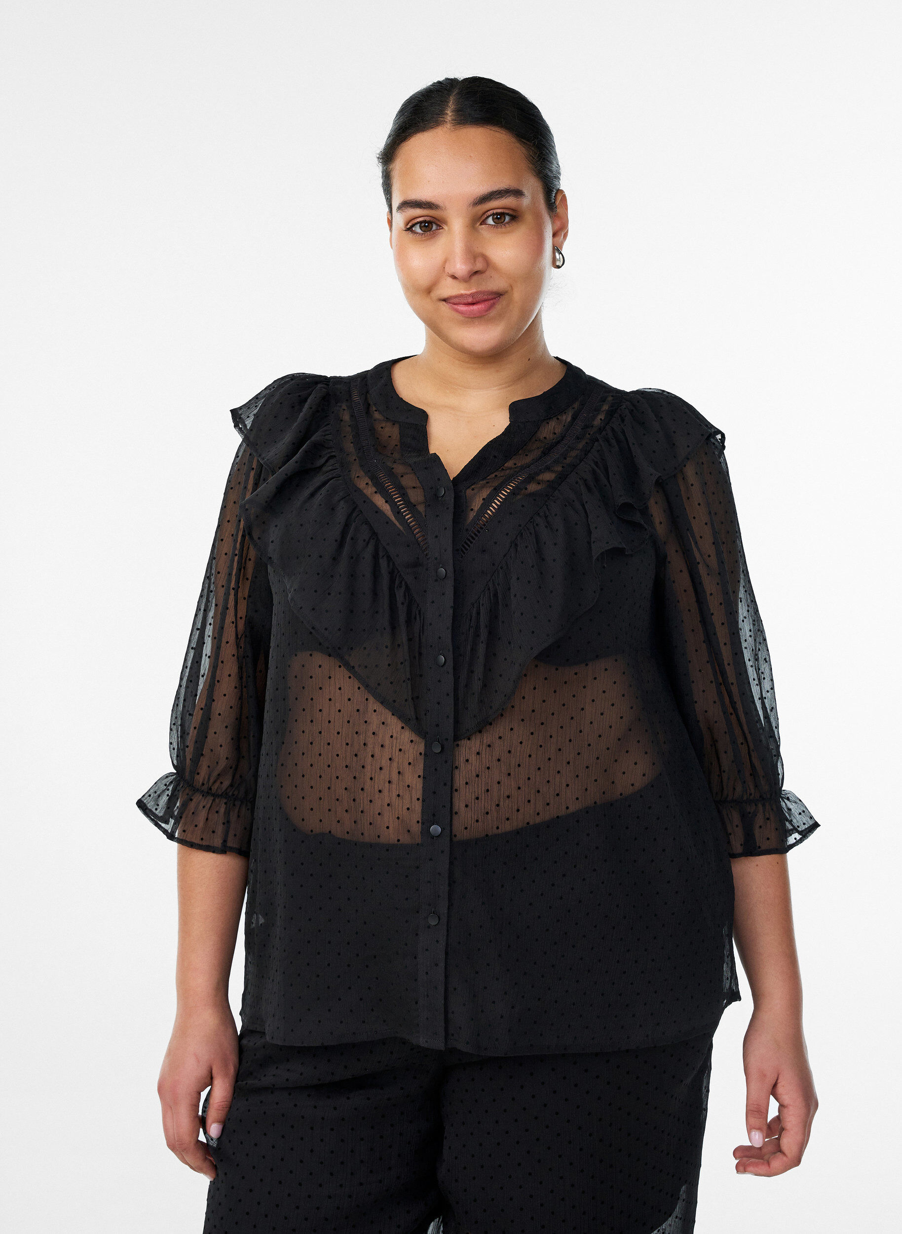ZizziTransparent skjortebluse med prikker og fl&aelig;sedetaljer, Sort, Model image number 0
