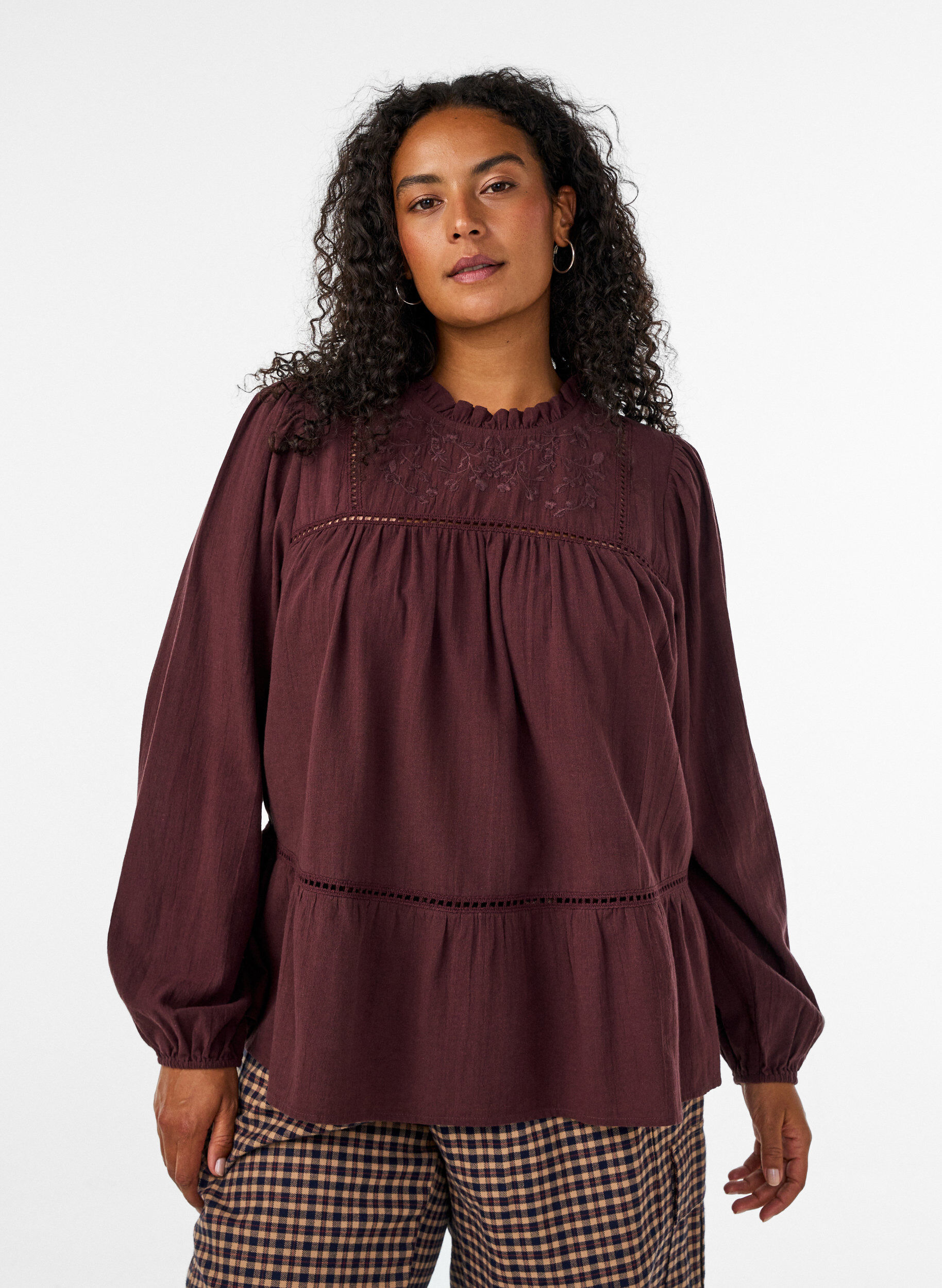 ZizziBluse med broderi og hulm&oslash;nsterb&aring;nd, M&oslash;rk Bordeaux, Model image number 0