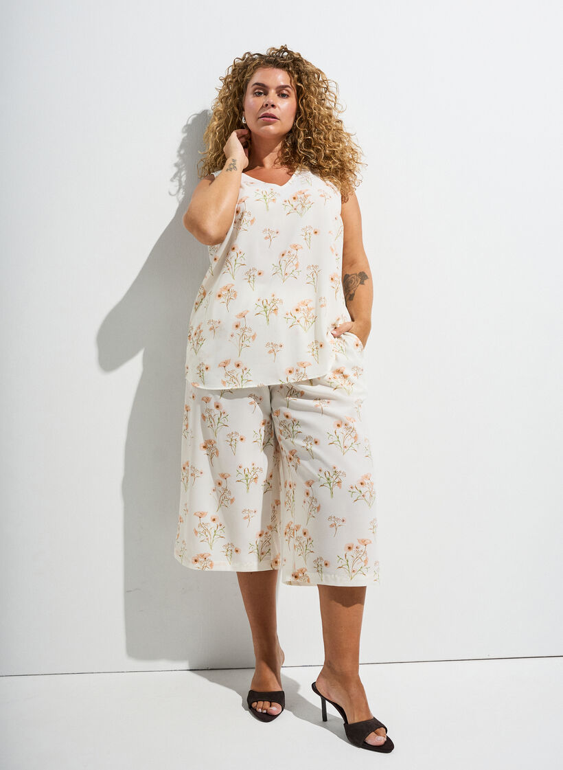 Bl&oslash;d blomsterdr&oslash;m i creme, , Model
