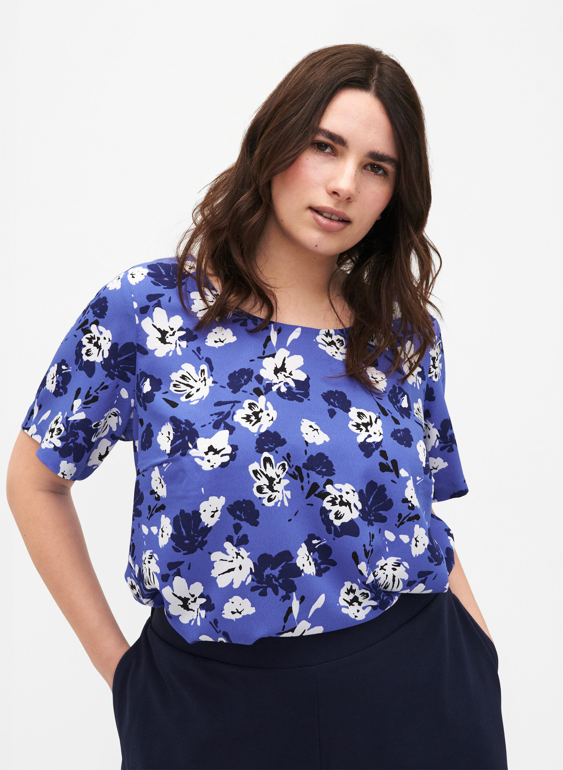 Zizzi FLASH - Bluse med korte &aelig;rmer og print, Amparo Blue Flower, Model image number 0