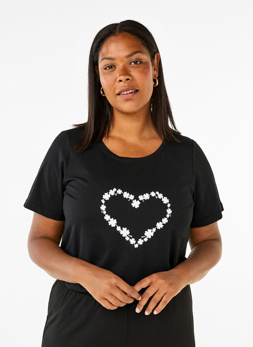 FLASH - T-shirt med motiv, Black Flower Heart , Model image number 0
