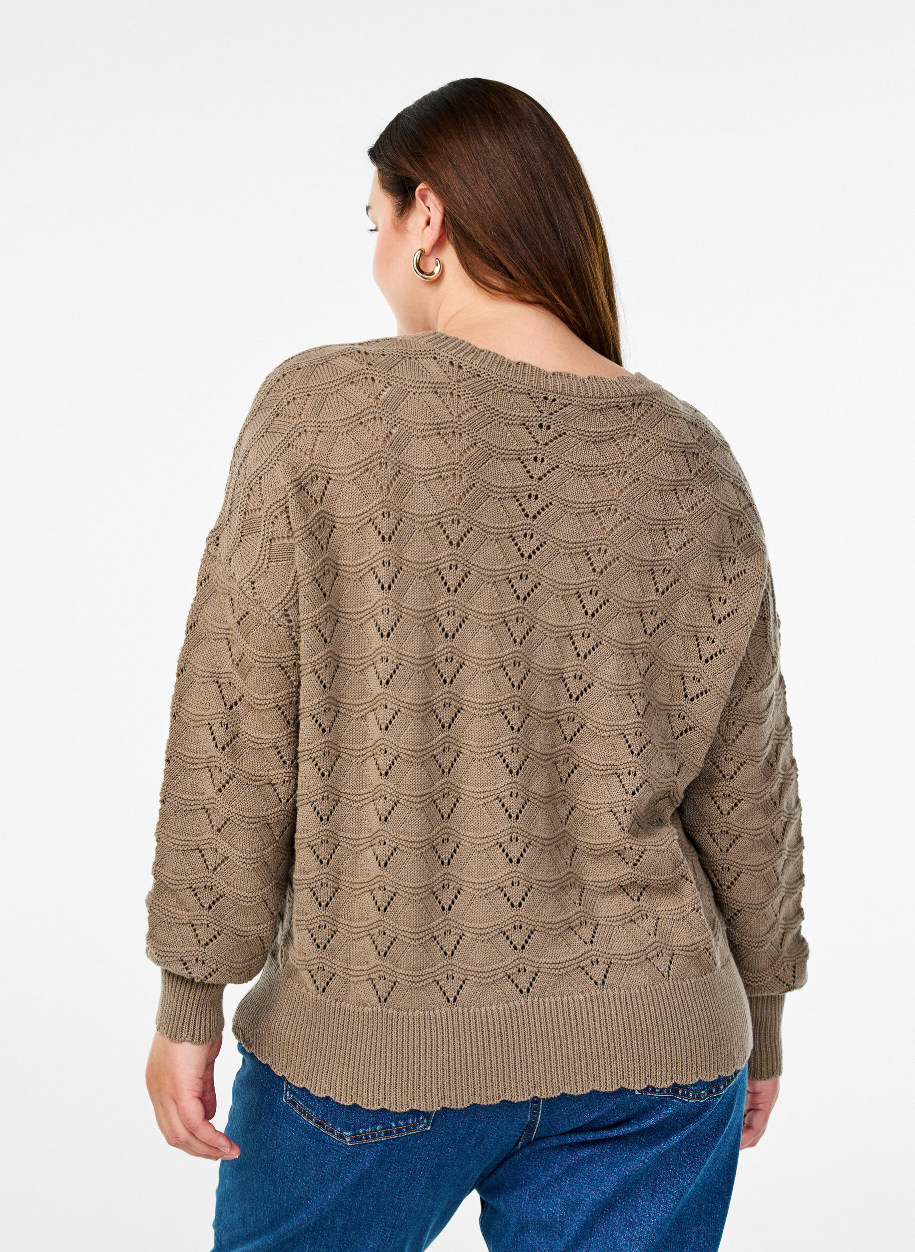 Zizzi Lang&aelig;rmet strikbluse med hulm&oslash;nster, Desert Taupe, Model image number 1