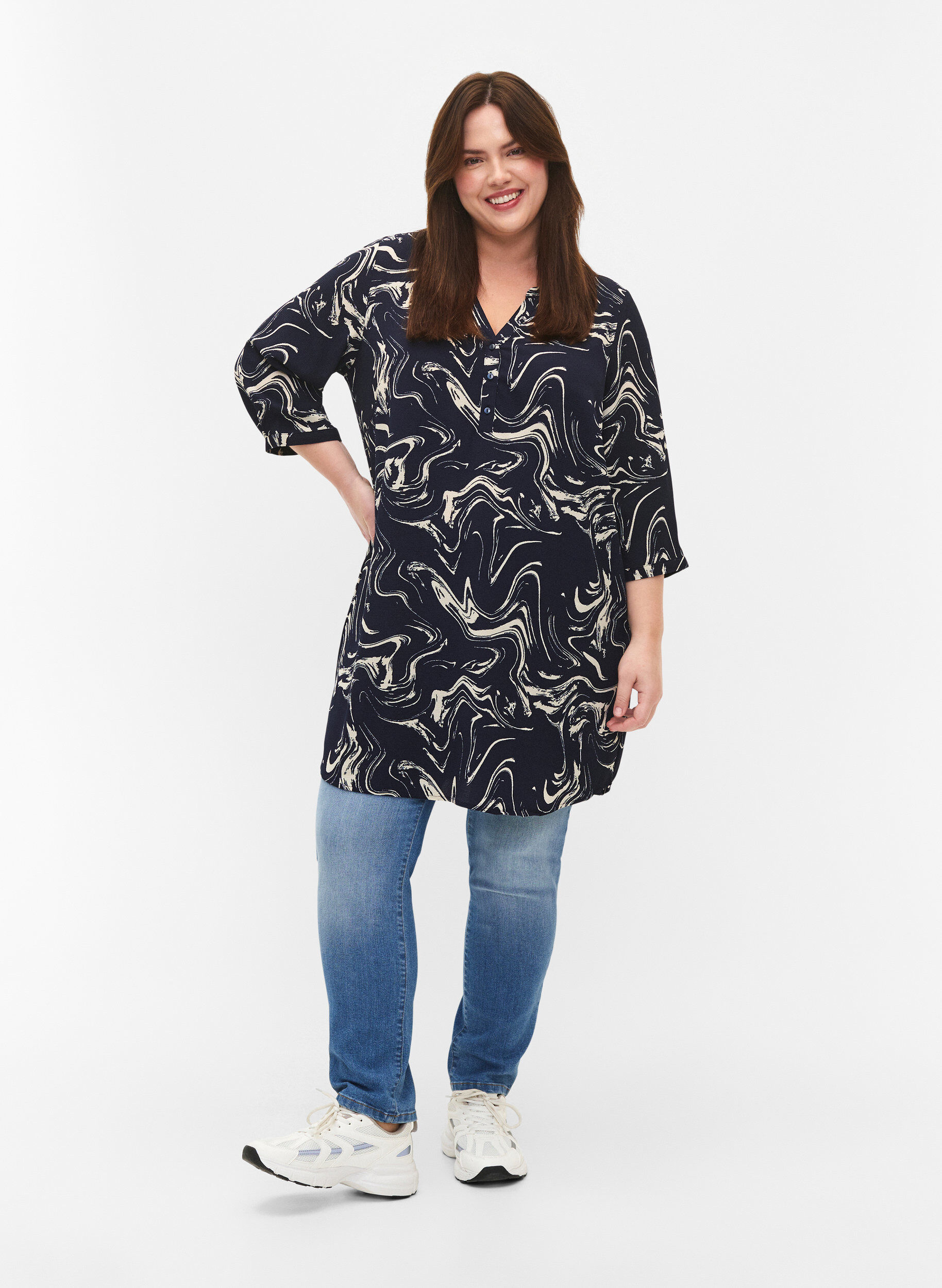 Zizzi Tunika med 3/4 &aelig;rmer og print , N. Blazer Swirl AOP, Model image number 2
