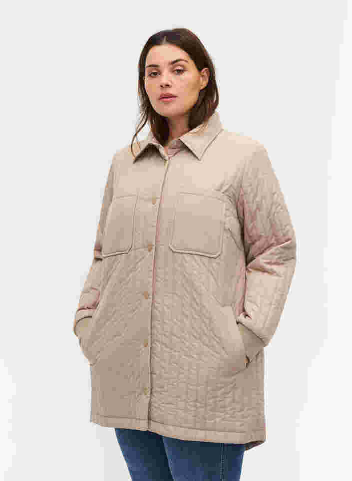 Quiltet jakke med brystlommer og krave, Silver Mink, Model