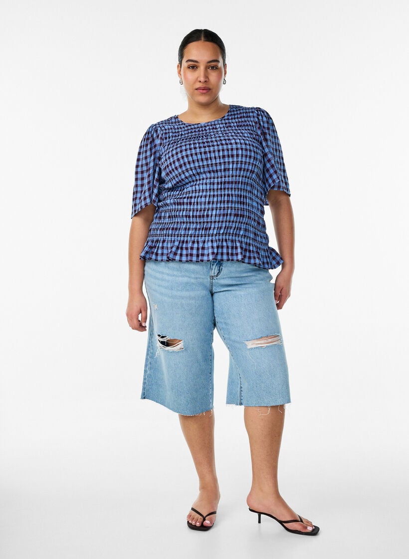 Jeansknickers med slidt look og r&aring; kanter, Bl&aring;, Model