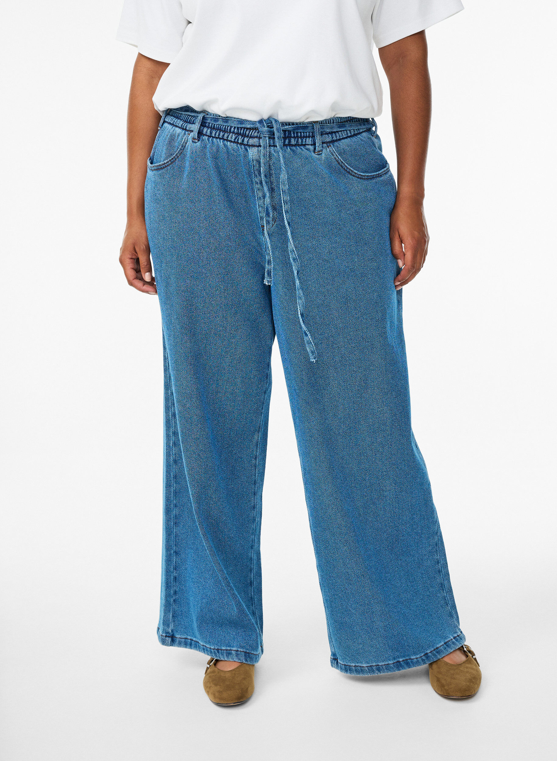 ZizziLoose fit jeans med elastisk talje og bindeb&aring;nd, Bl&aring;, Model image number 2