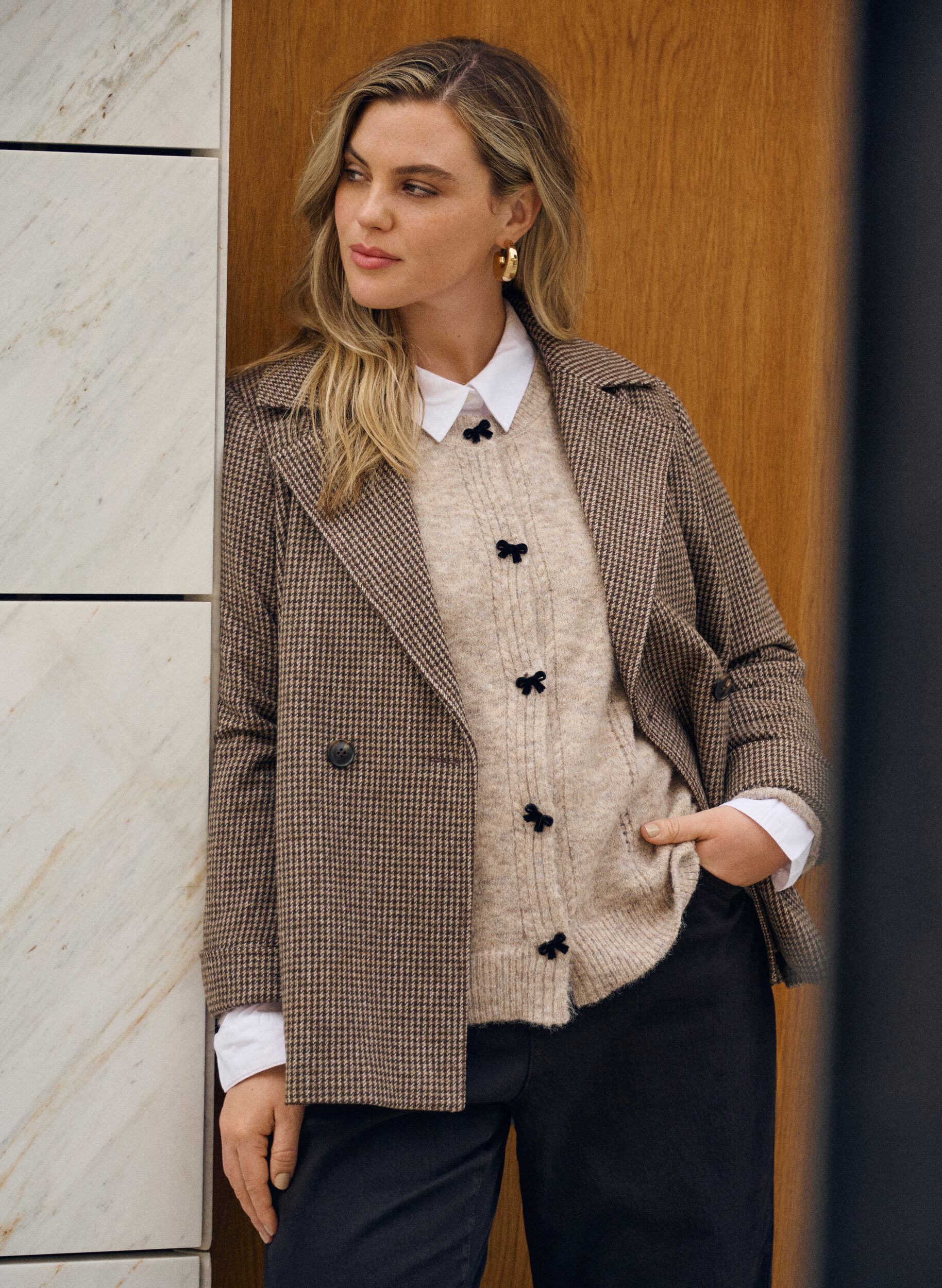 ZizziCardigan med sl&oslash;jfeknapper og hulm&oslash;nster, Beige, Image image number 0