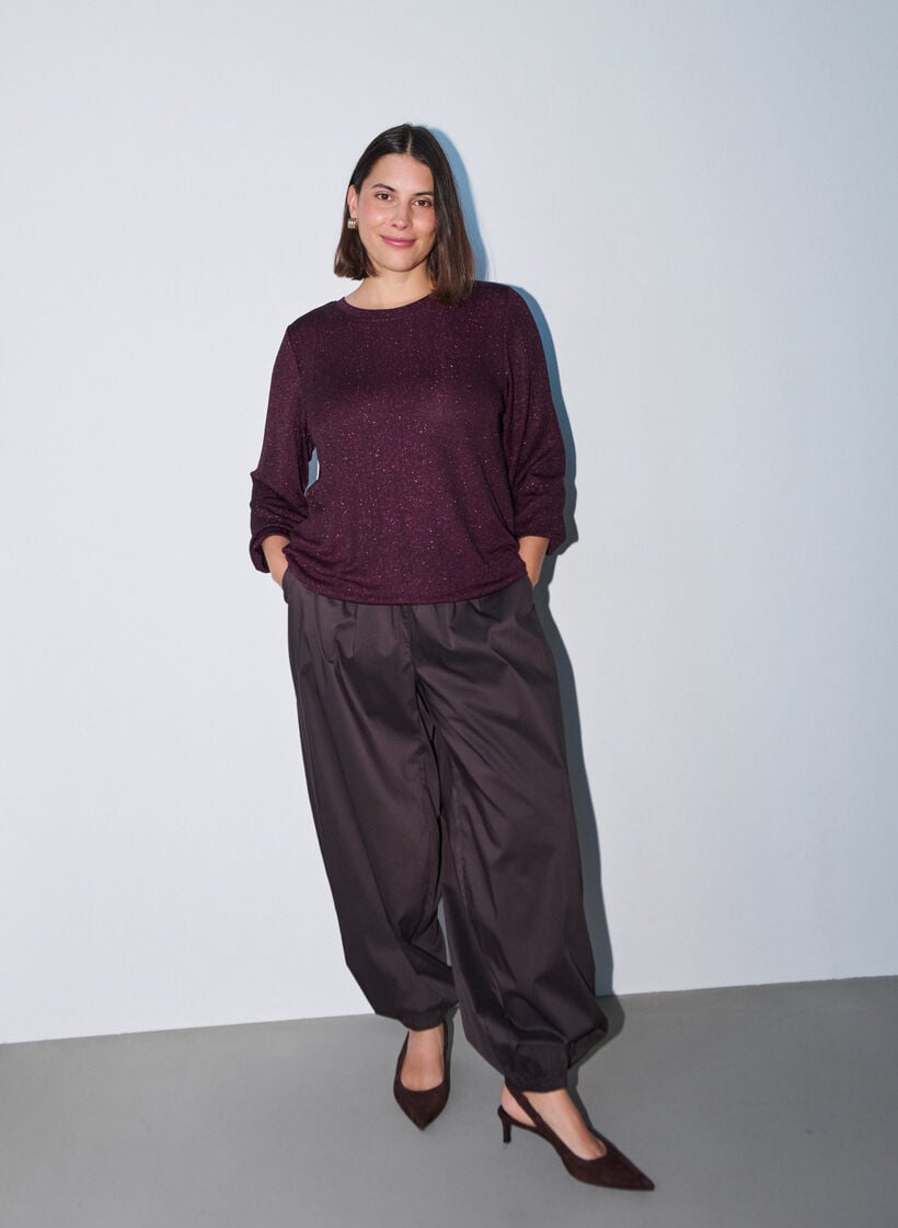 Bluse med lodret struktur og glittertr&aring;d, R&oslash;d, Model image number 1