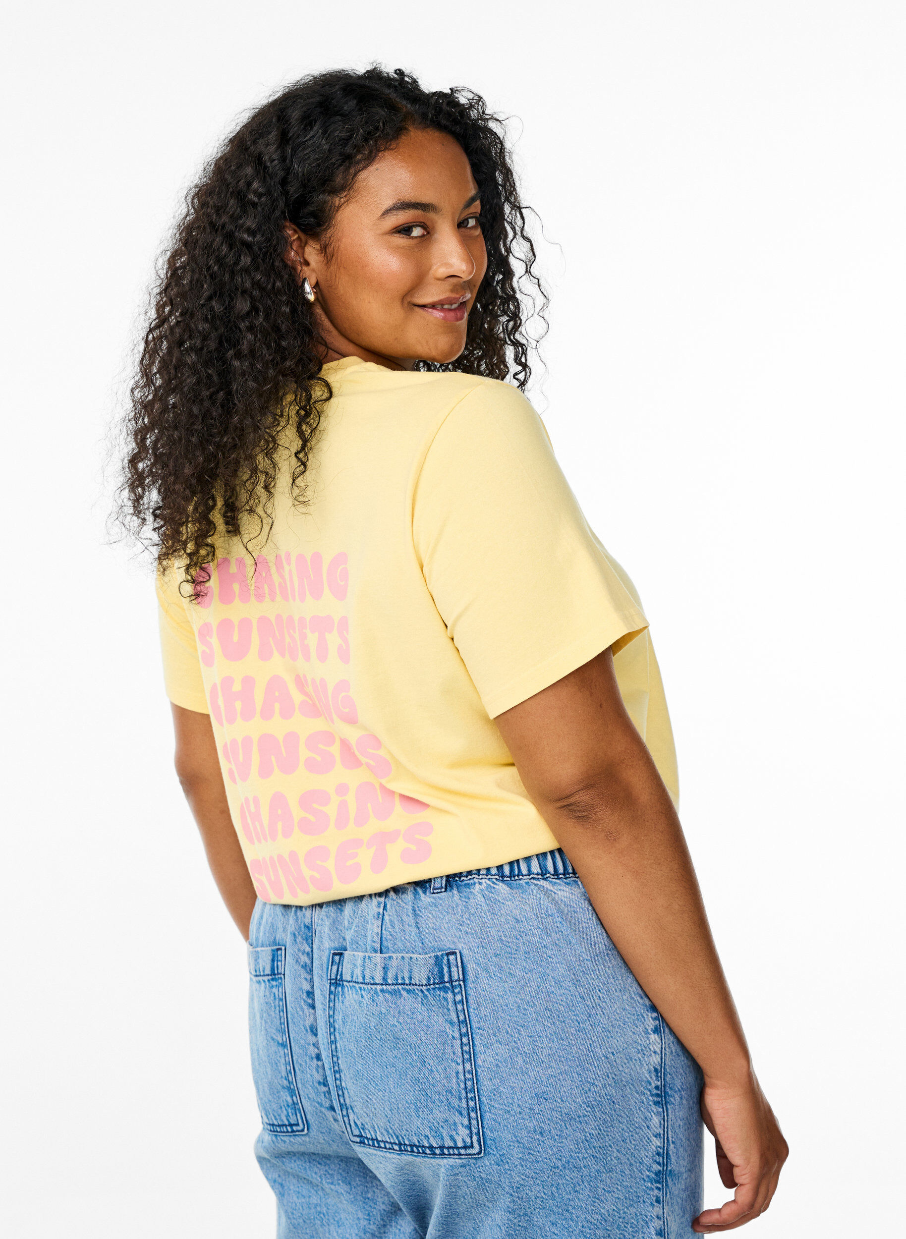 Zizzi T-shirt i &oslash;kologisk bomuld med rygprint, Gul, Model image number 2