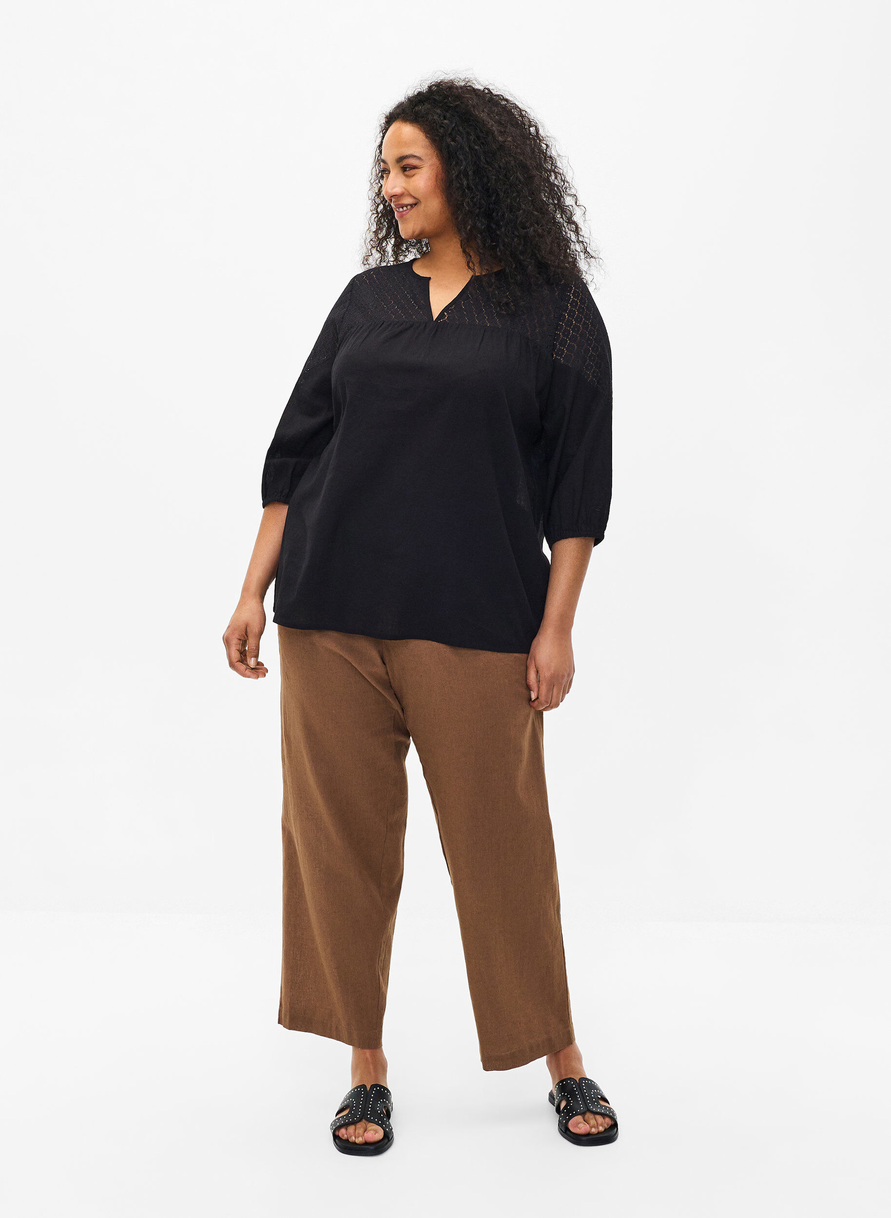 Zizzi Bluse i bomuldsmix med h&oslash;r og crochetdetalje, Black, Model image number 2