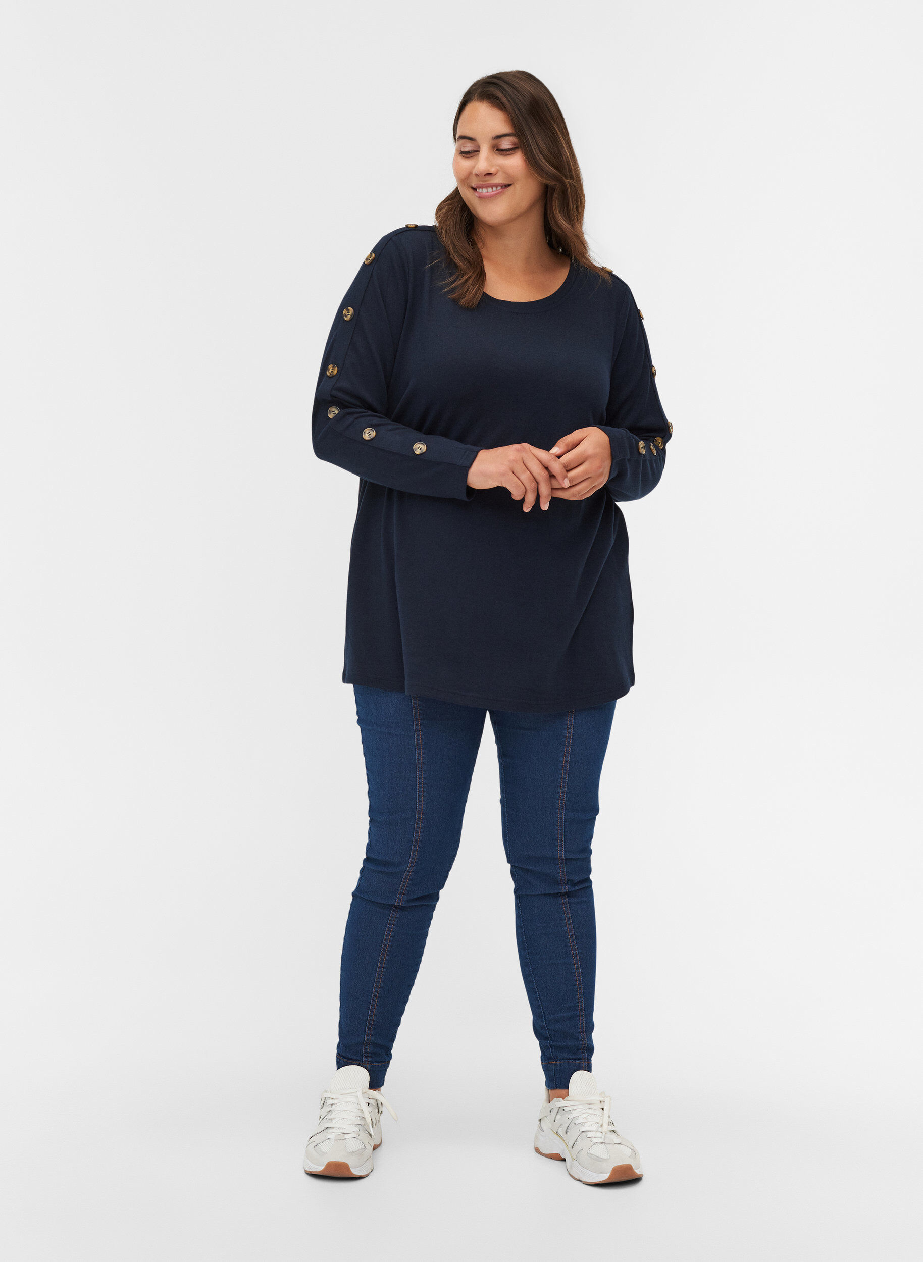 Zizzi Lang&aelig;rmet bluse med knappedetaljer, Night Sky, Model image number 2