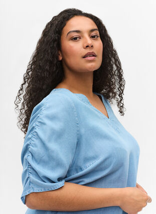 Bluse med draperede ærmer, Light blue denim, Model image number 2