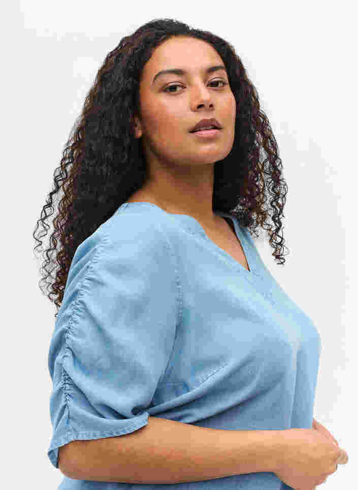 Bluse med draperede ærmer, Light blue denim, Model image number 2