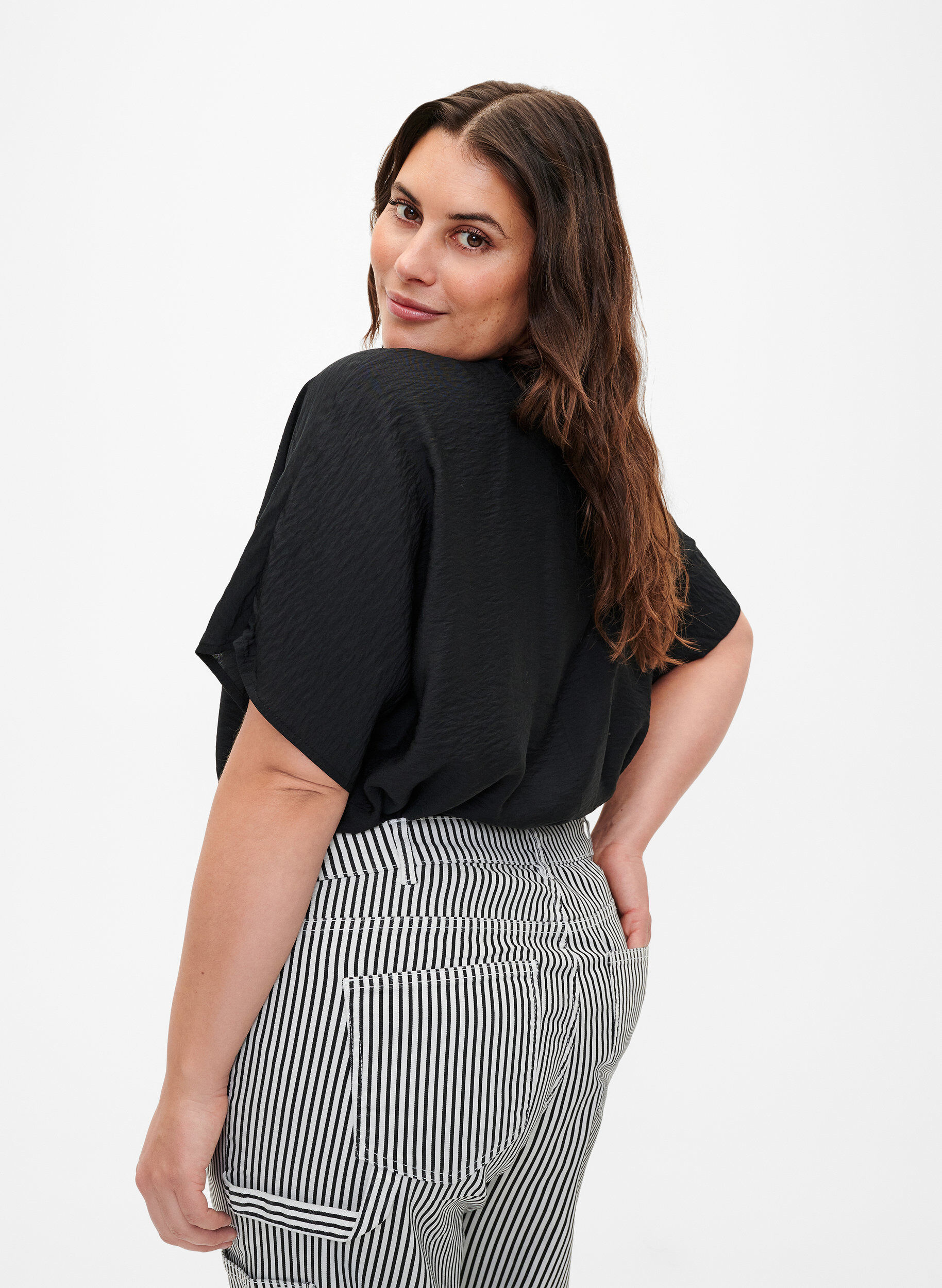 Zizzi Kort&aelig;rmet bluse i viskose, Black, Model image number 1